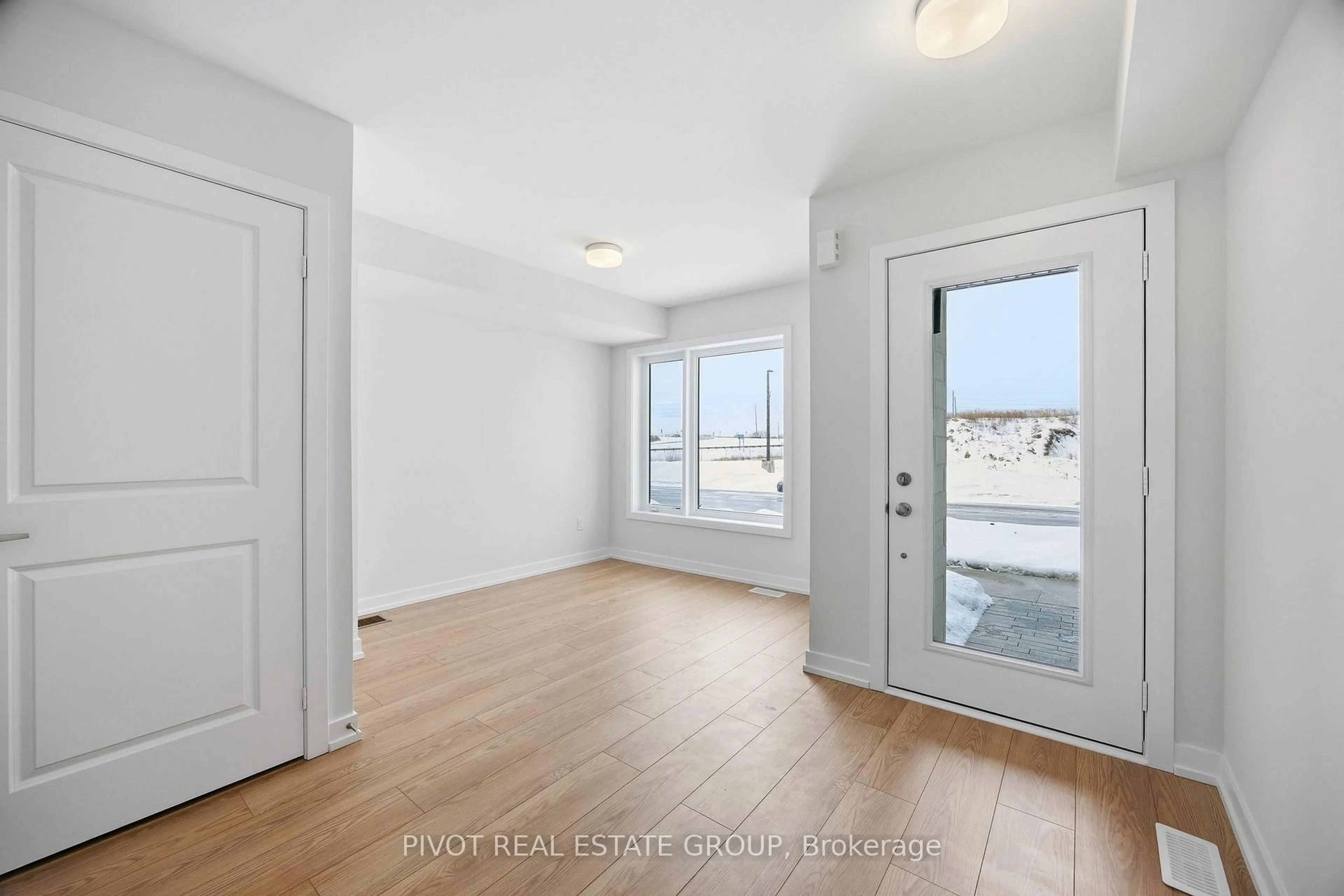 Indoor entryway for 16 Pluto Way, Whitby Ontario L1M 0M7