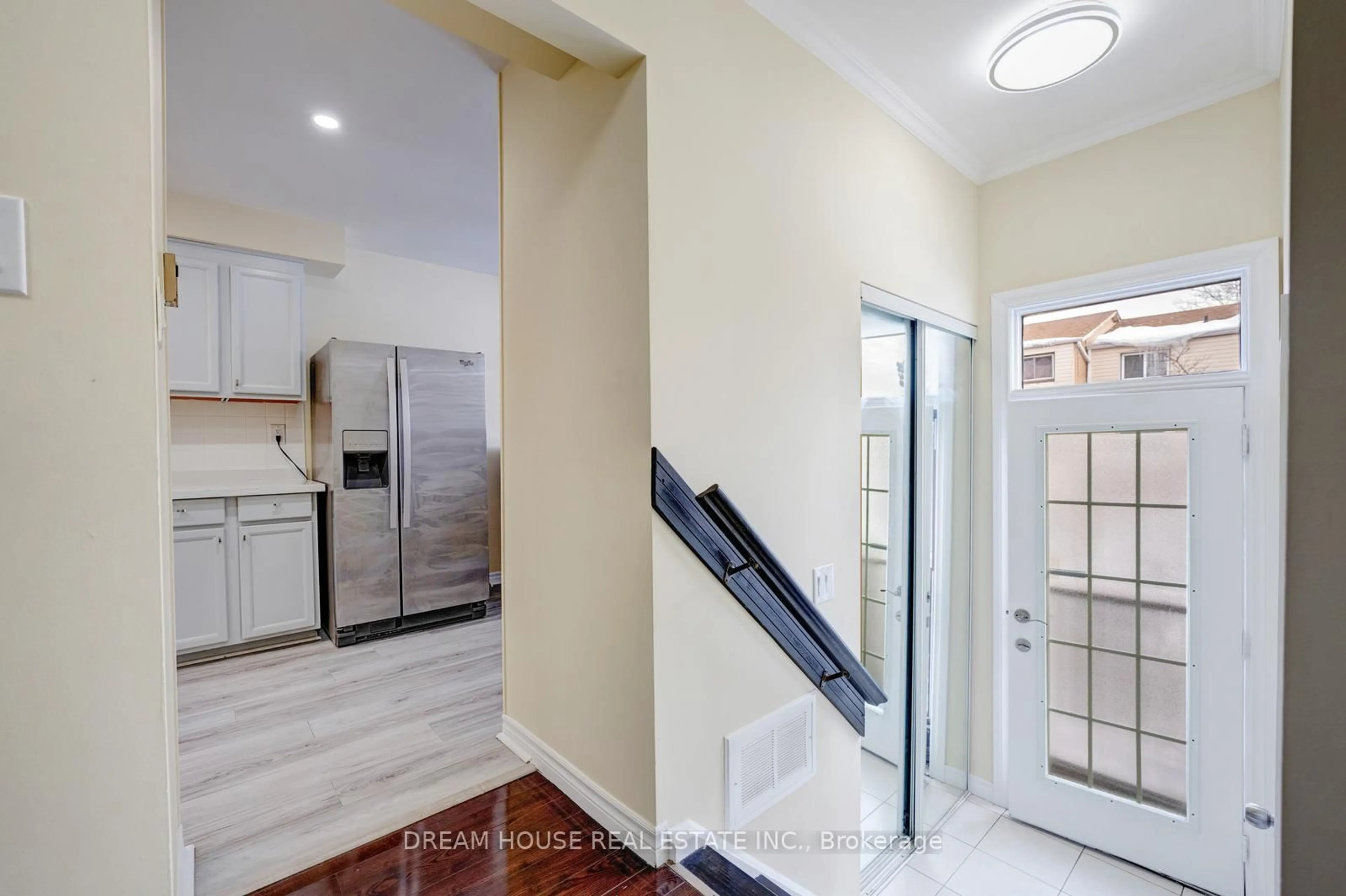 Indoor entryway for 1655 Geta Circ #2, Pickering Ontario L1V 3B5