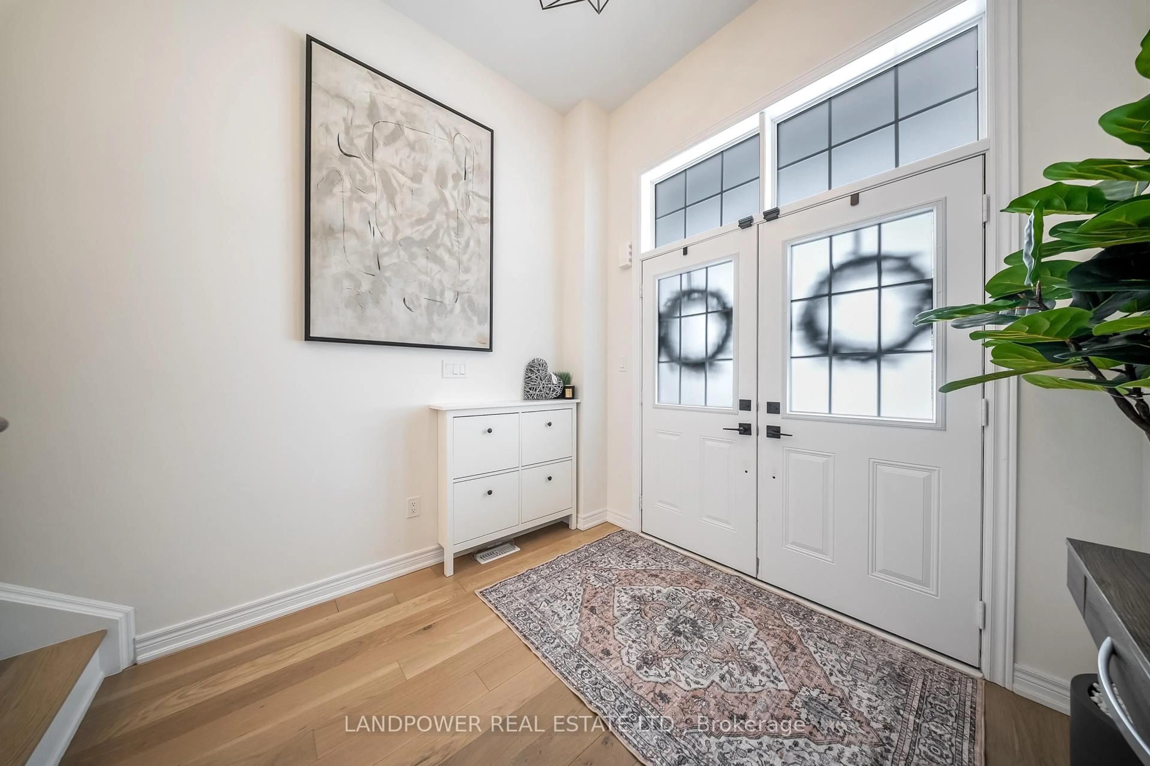 Indoor entryway for 1108 Sepia Sq, Pickering Ontario L1V 2P8