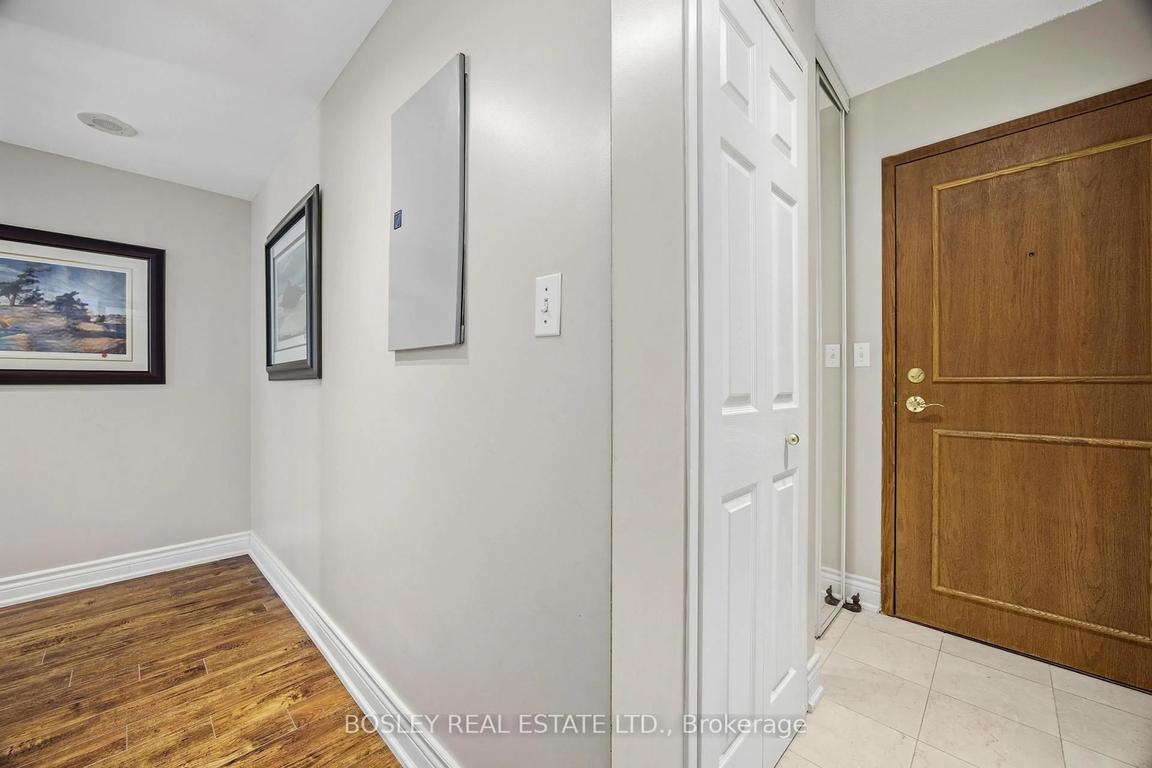 Indoor entryway for 8 Lee Centre Dr #1711, Toronto Ontario M1H 3H8