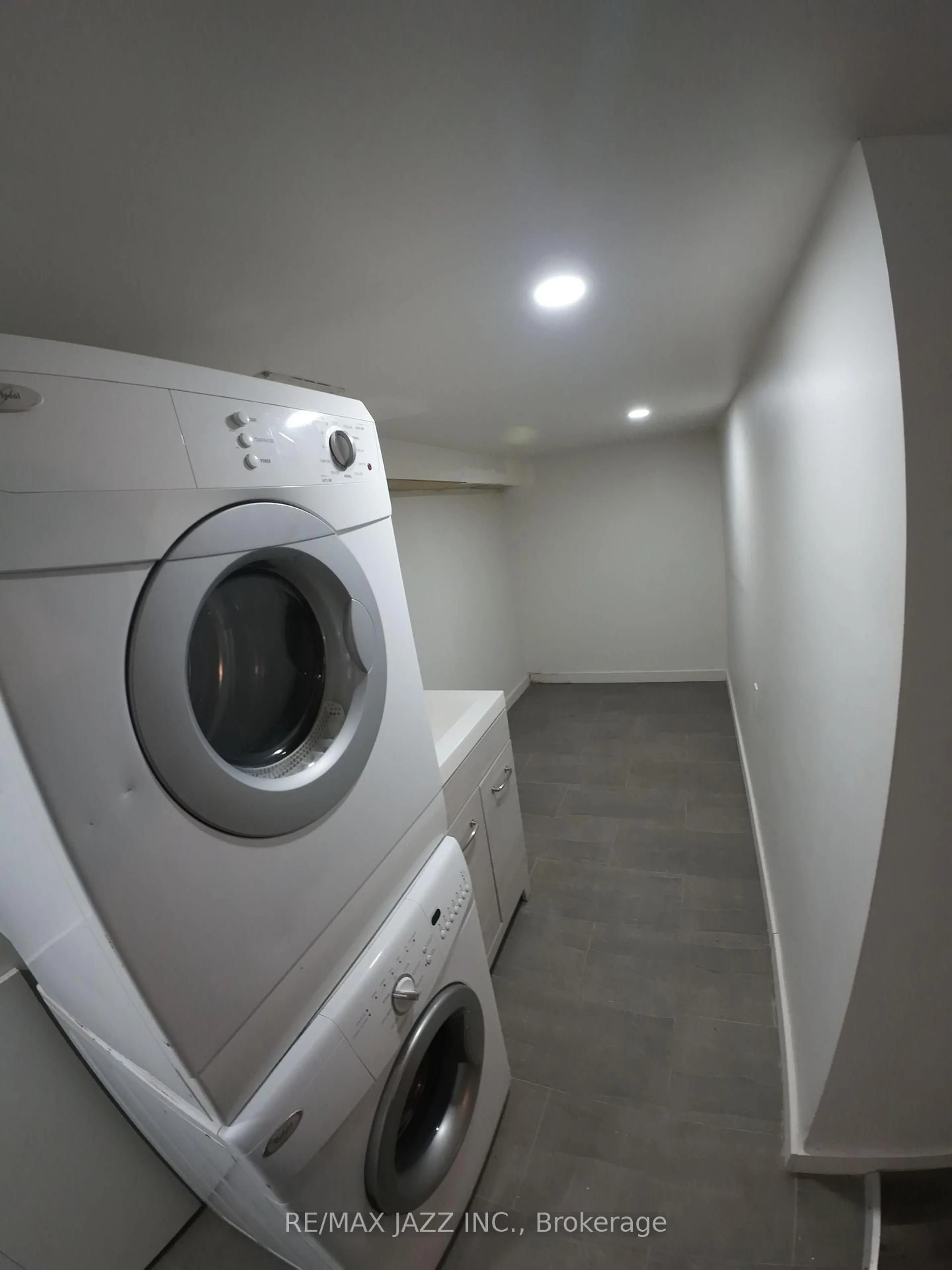 Laundry room for 548 Front St, Oshawa Ontario L1H 4V3