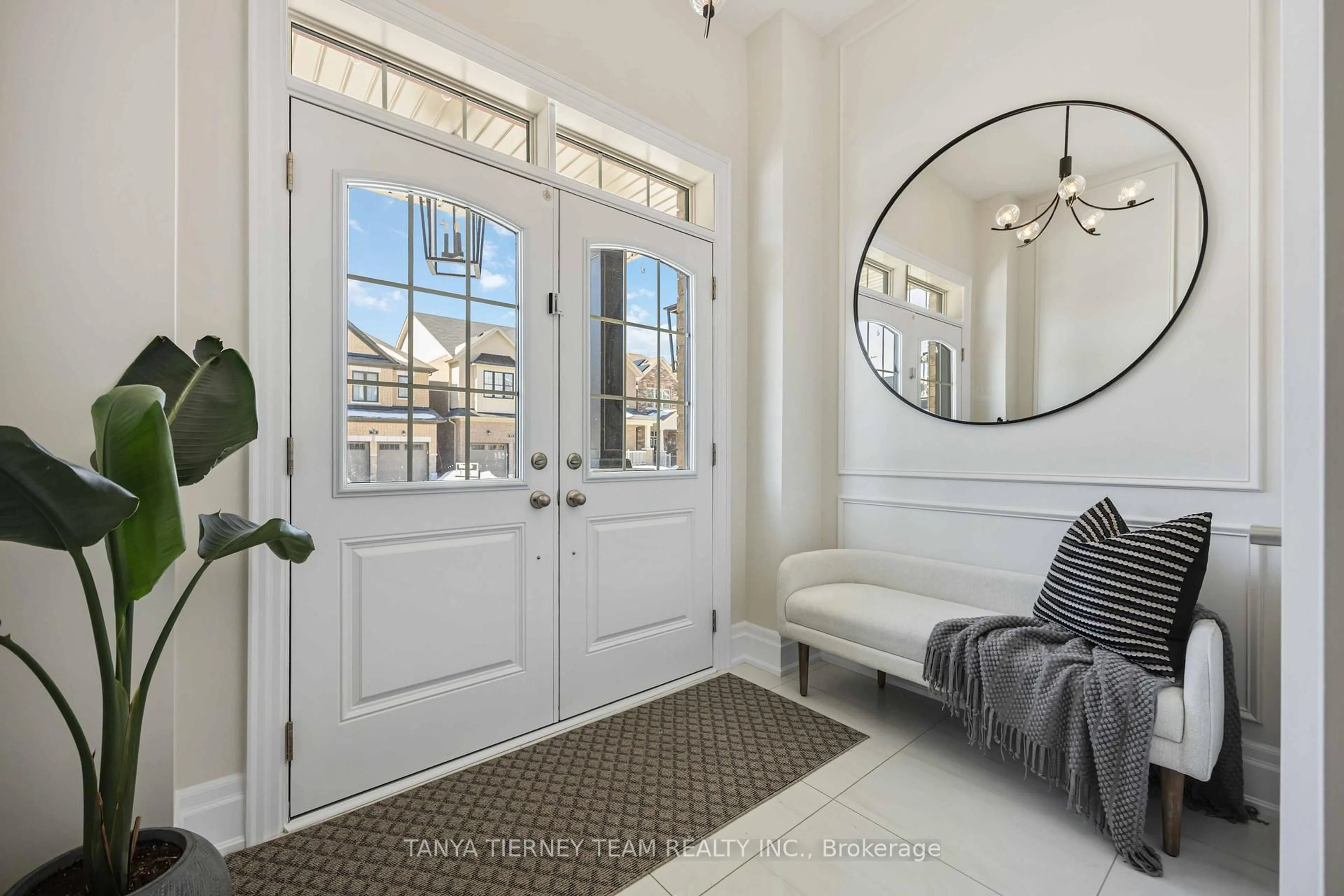 Indoor entryway for 73 Bremner St, Whitby Ontario L1R 0P9