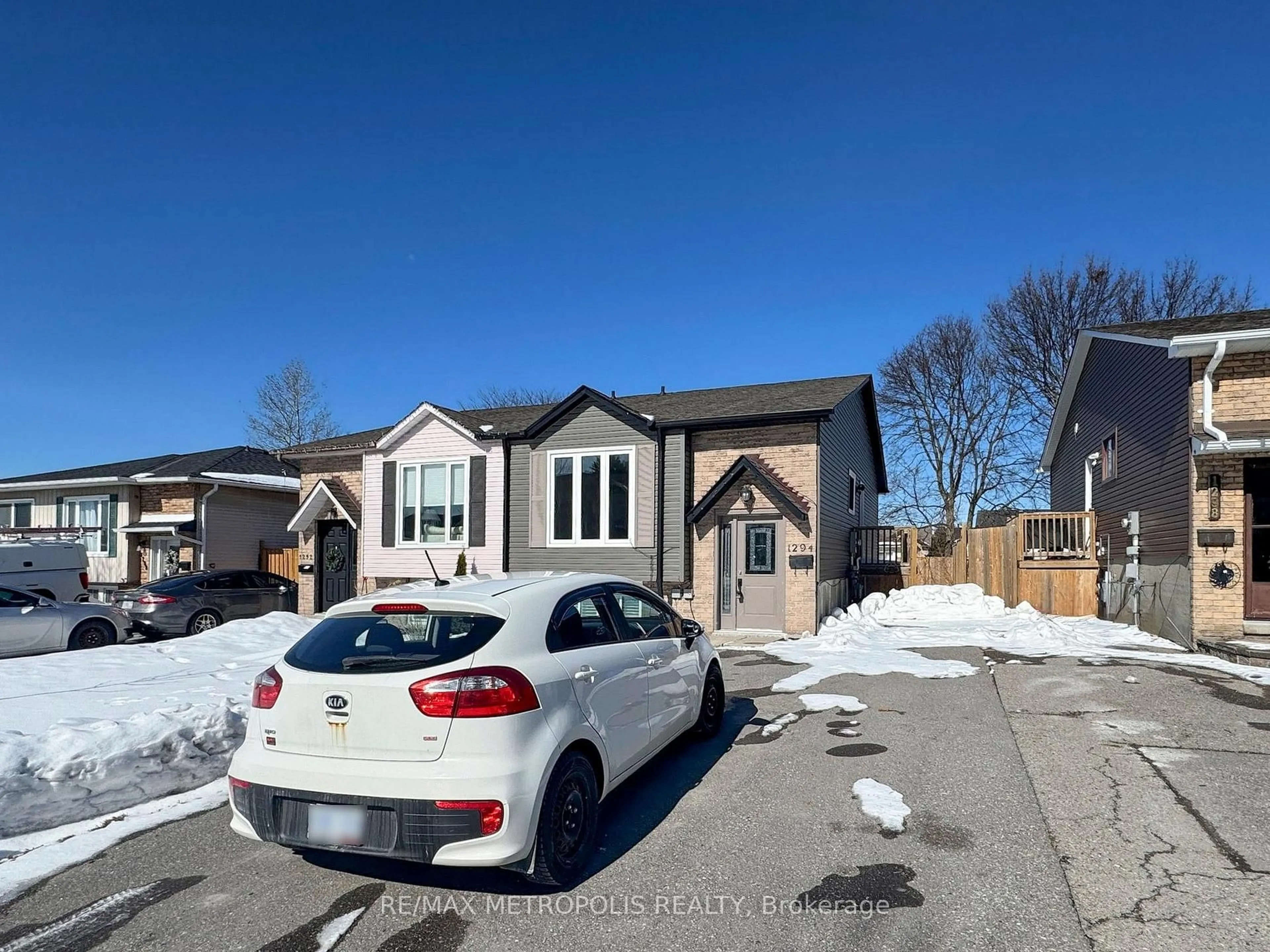 Unknown for 1294 Sunningdale Ave, Oshawa Ontario L1H 8G7