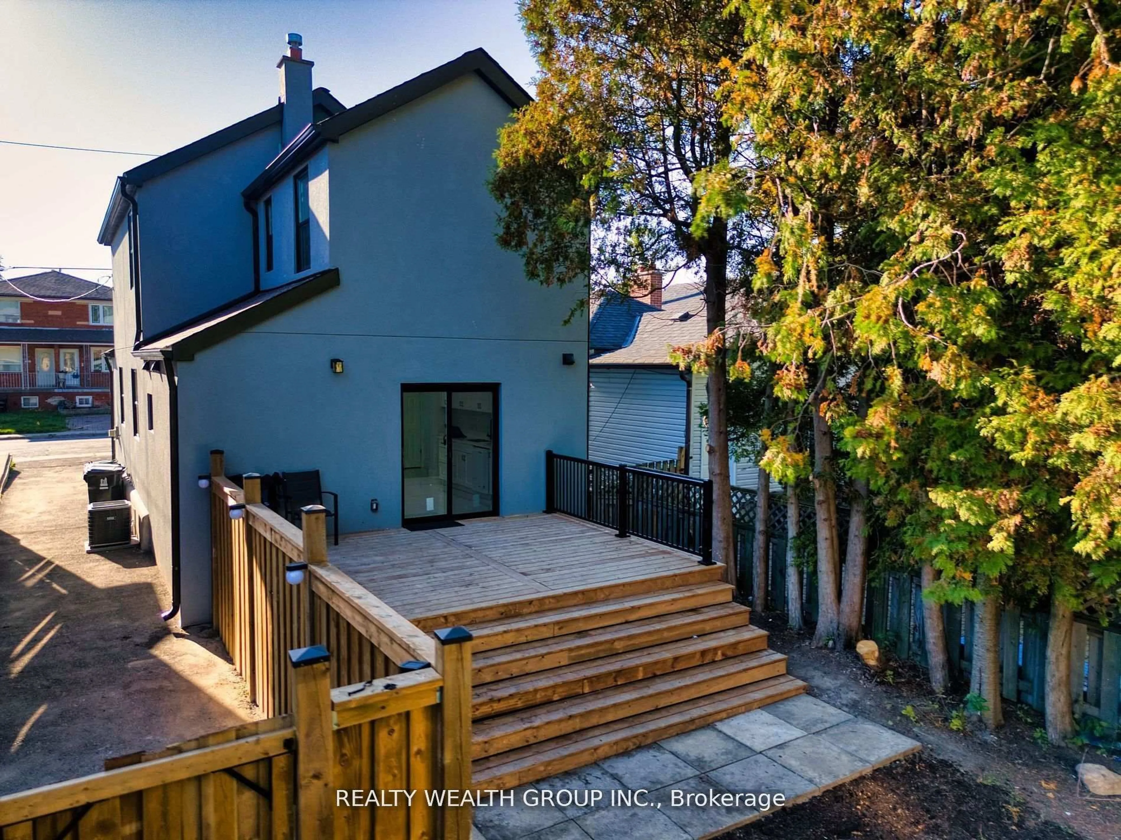 A pic from outside/outdoor area/front of a property/back of a property/a pic from drone, street for 47 Preston St, Toronto Ontario M1N 3N2