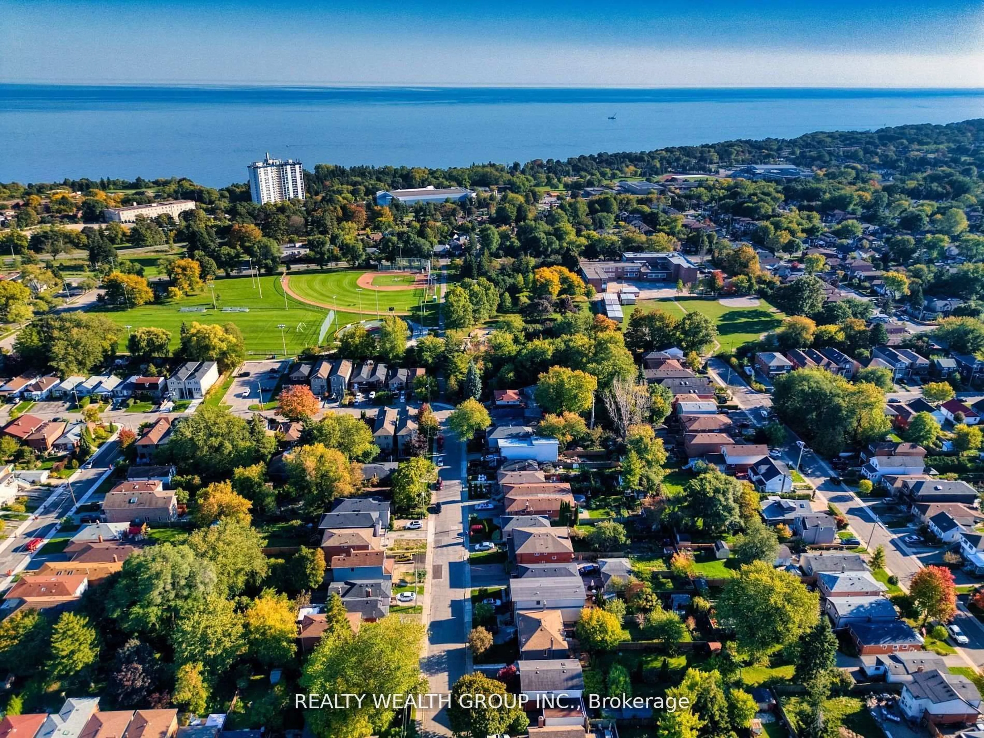 A pic from outside/outdoor area/front of a property/back of a property/a pic from drone, water/lake/river/ocean view for 47 Preston St, Toronto Ontario M1N 3N2