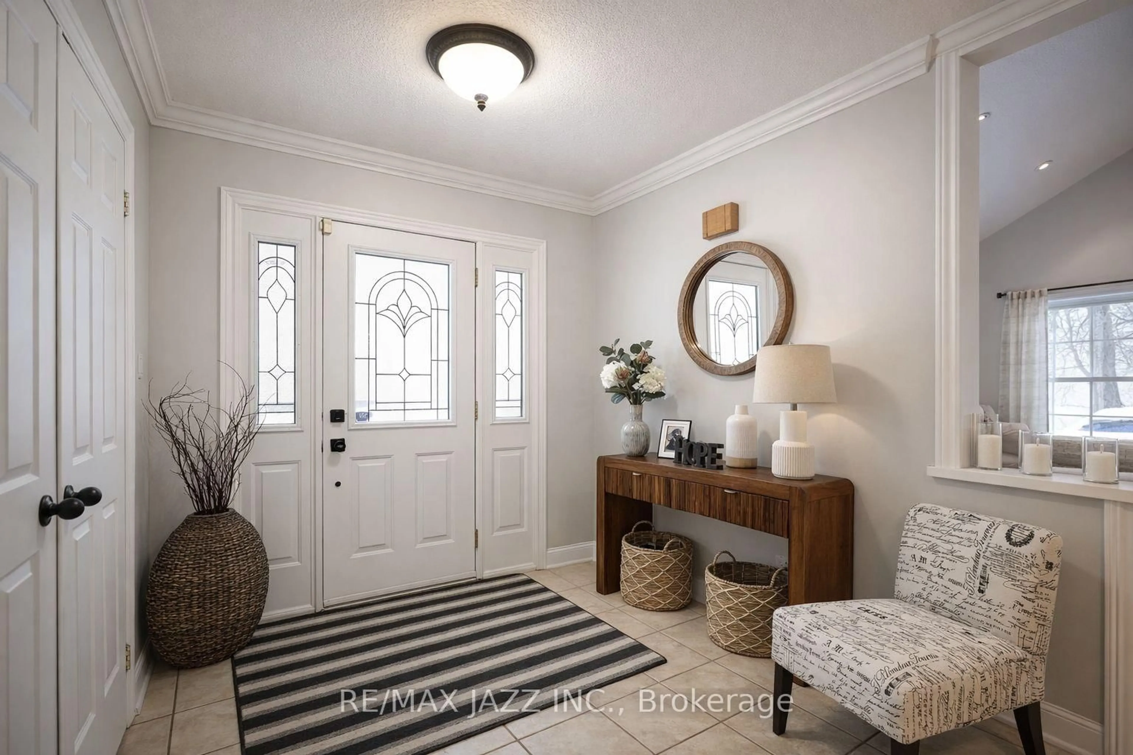 Indoor entryway for 1086 Somerville St, Oshawa Ontario L1G 4K5