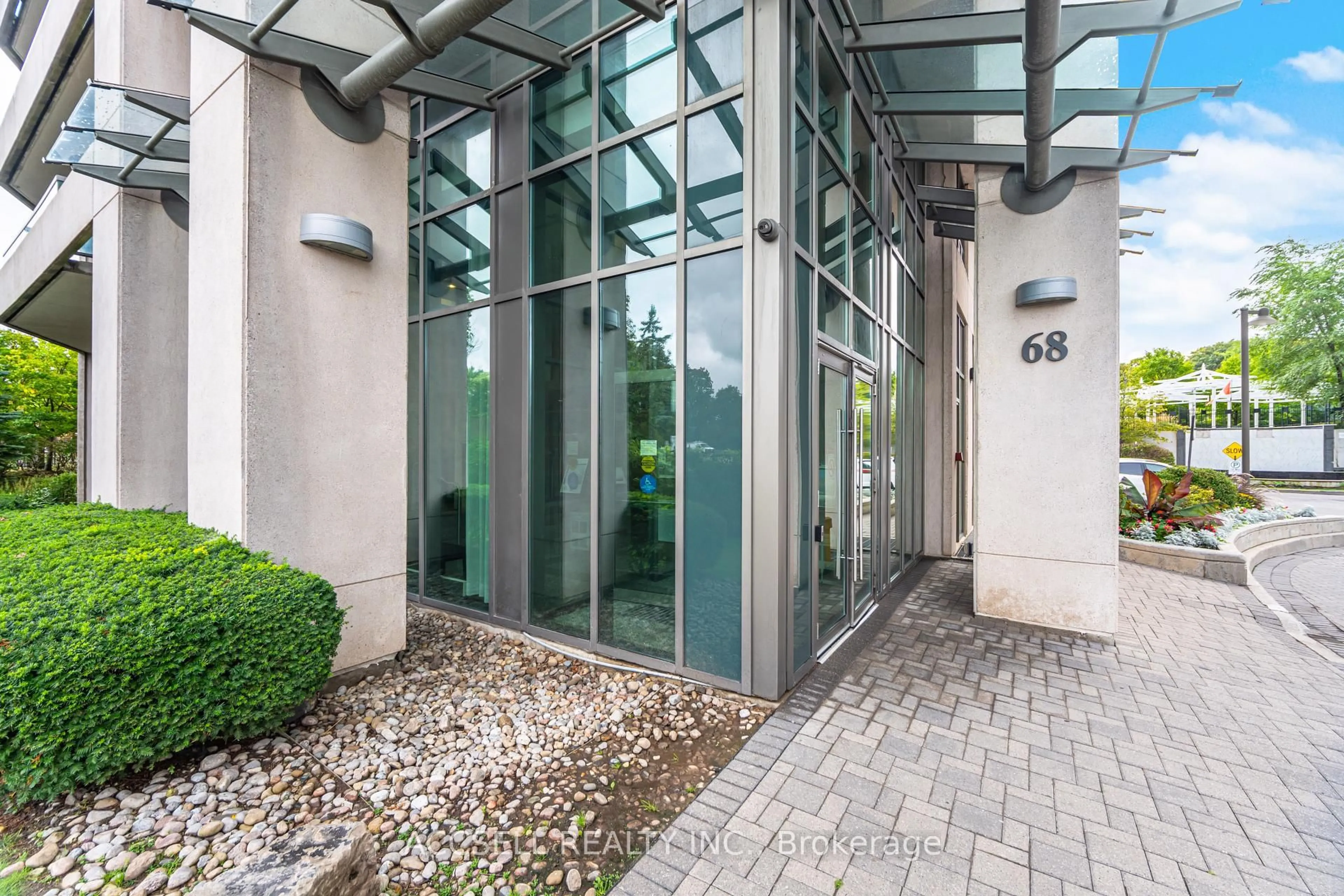 Indoor foyer for 68 Grangeway Ave #1015, Toronto Ontario M1H 0A1