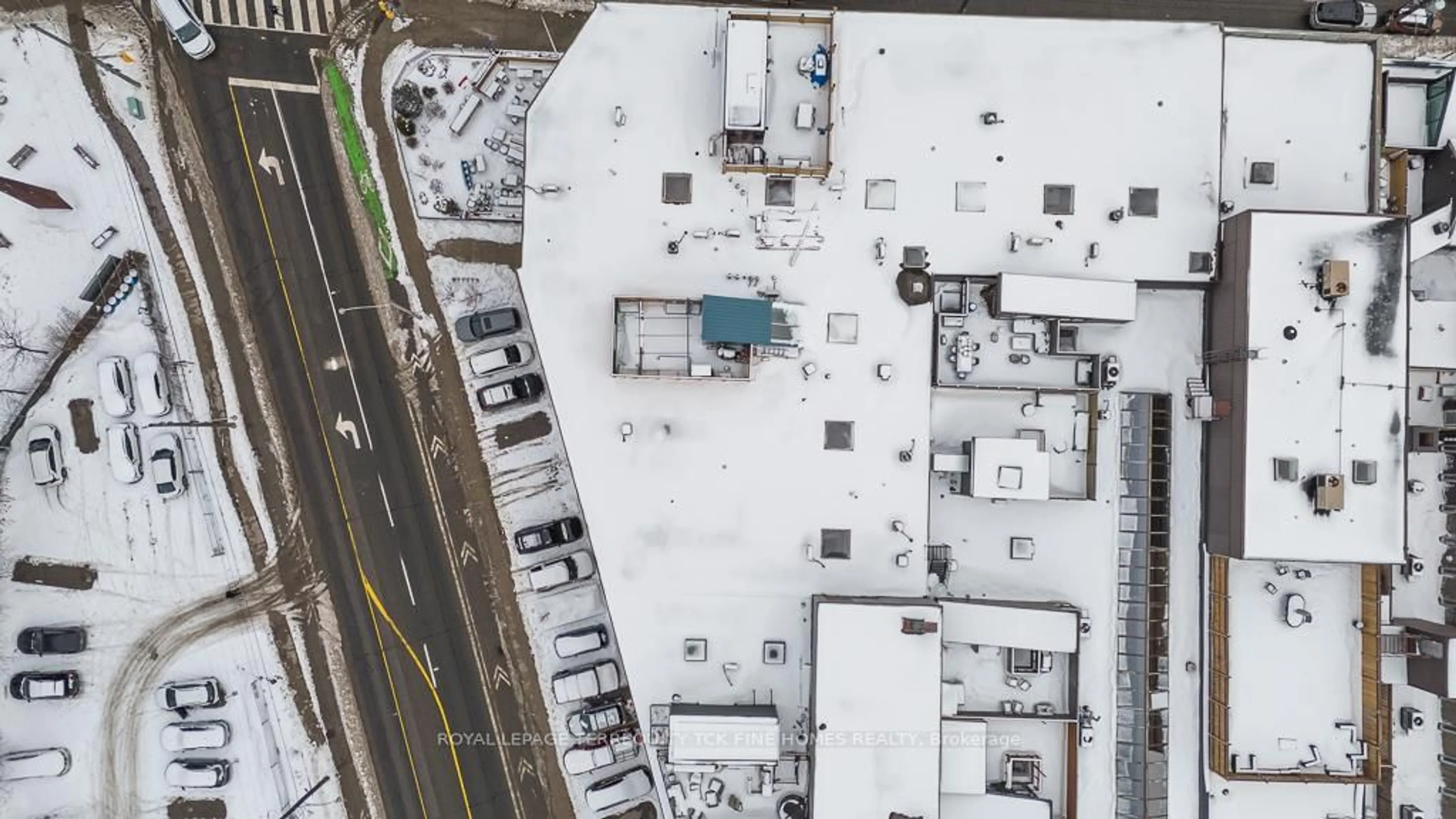 A pic from outside/outdoor area/front of a property/back of a property/a pic from drone, building for 1173 Dundas St #225, Toronto Ontario M4M 3P1