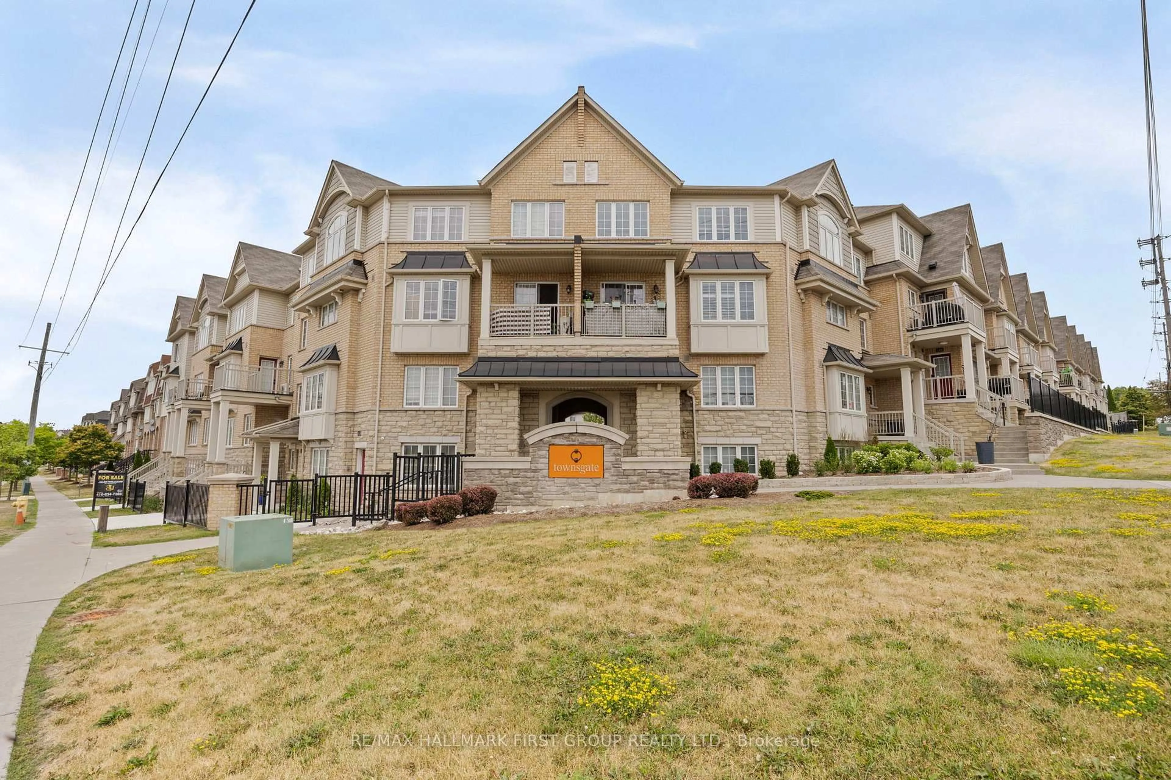 A pic from outside/outdoor area/front of a property/back of a property/a pic from drone, building for 70 Abela Lane, Ajax Ontario L1T 0M9