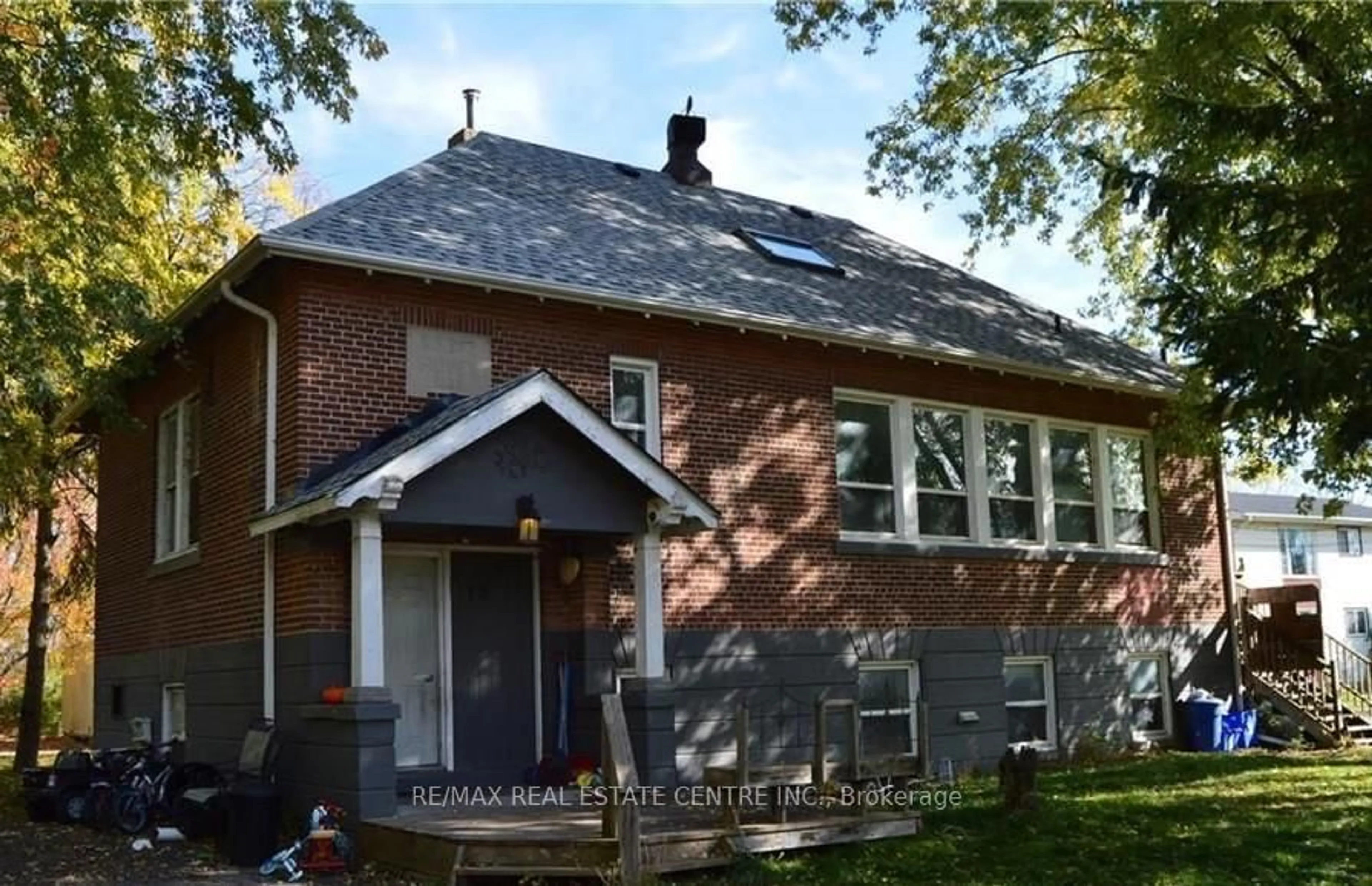 Home with brick exterior material, building for 19 W Quinte View Dr, Quinte West Ontario K8V 5P5
