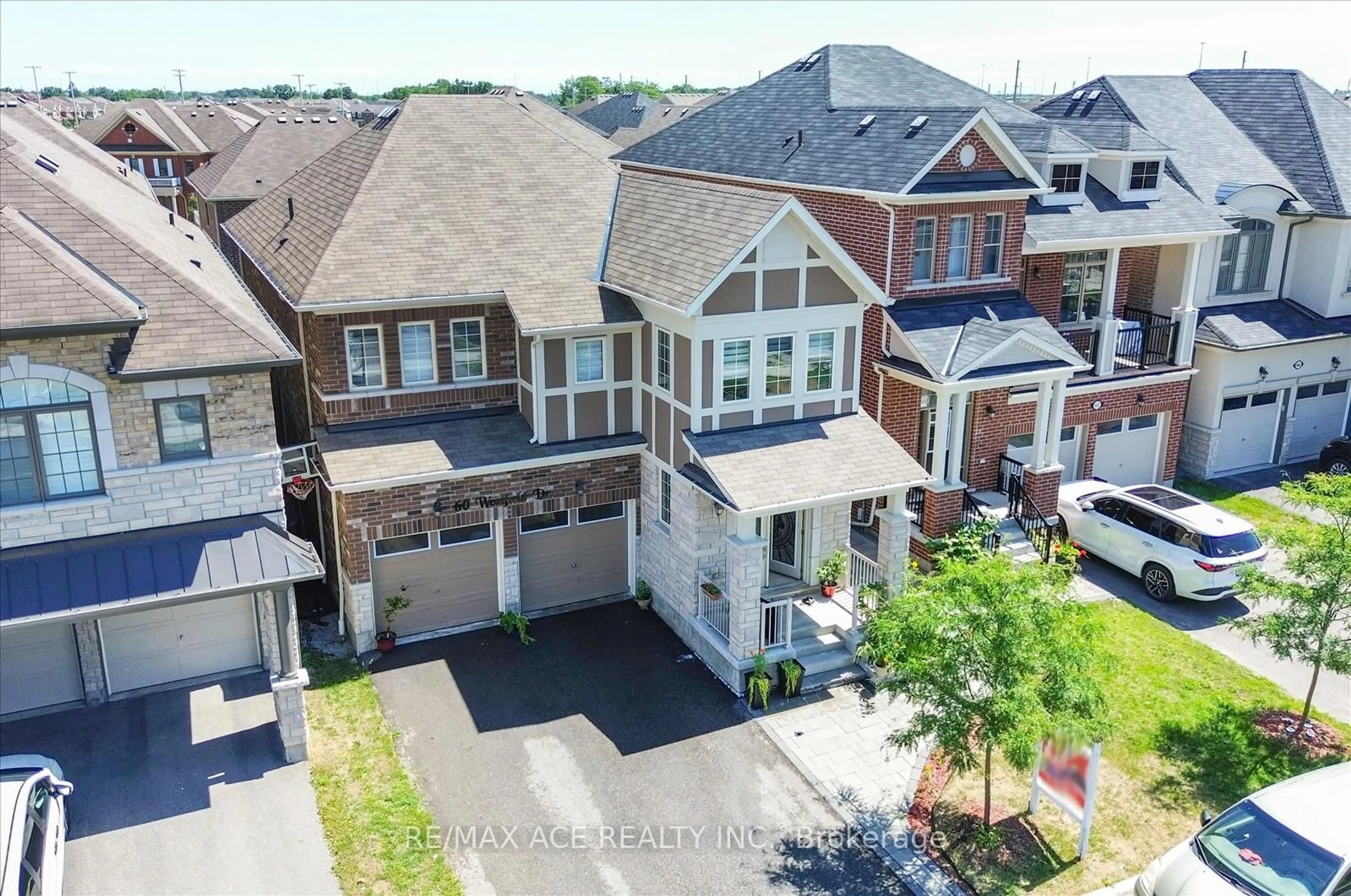A pic from outside/outdoor area/front of a property/back of a property/a pic from drone, street for 60 Westfield Dr, Whitby Ontario L1P 0E9