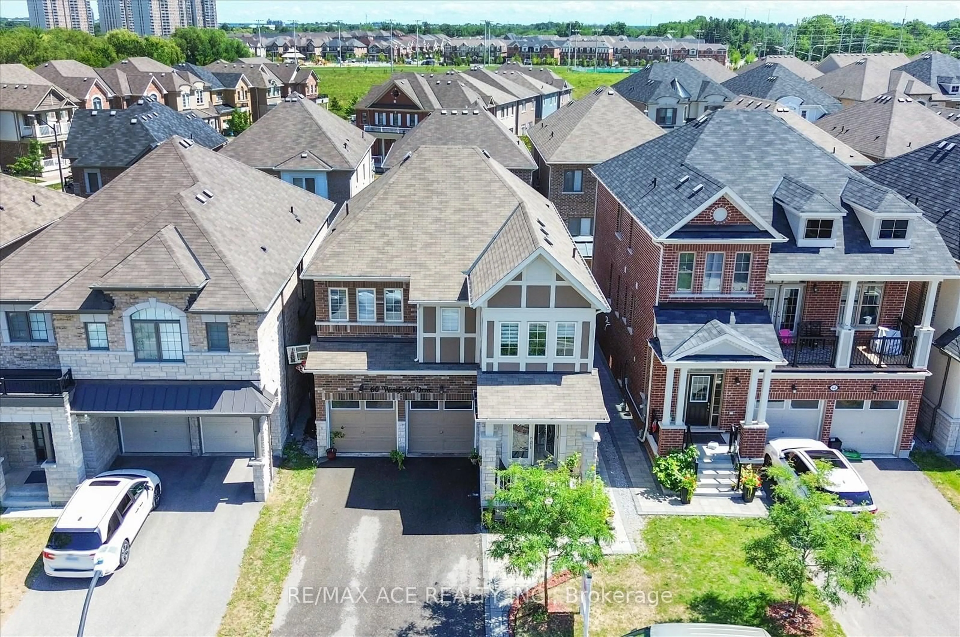 A pic from outside/outdoor area/front of a property/back of a property/a pic from drone, street for 60 Westfield Dr, Whitby Ontario L1P 0E9