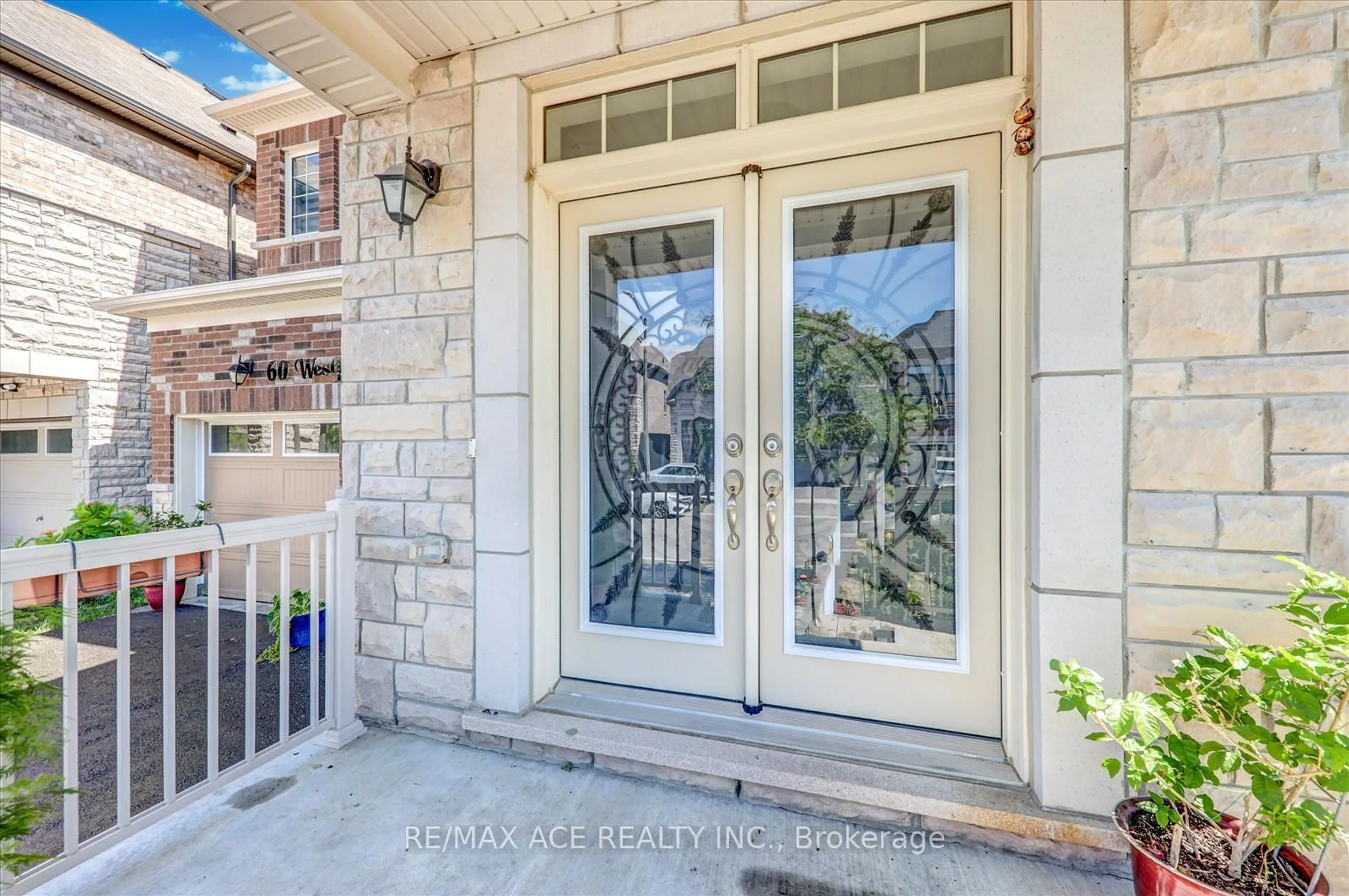 Indoor entryway for 60 Westfield Dr, Whitby Ontario L1P 0E9