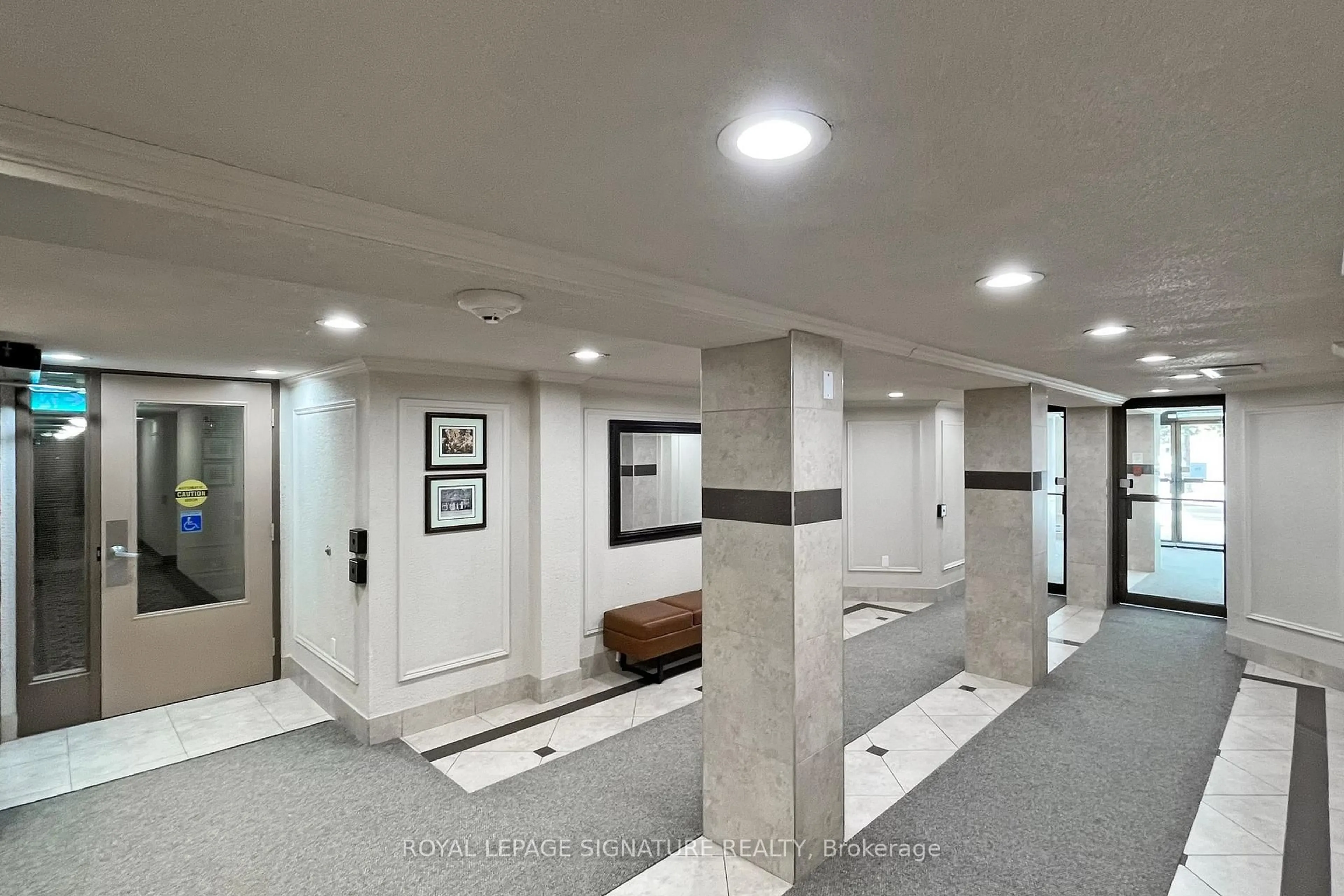 Indoor foyer for 1535 Diefenbaker Crt #109, Pickering Ontario L1V 3W2