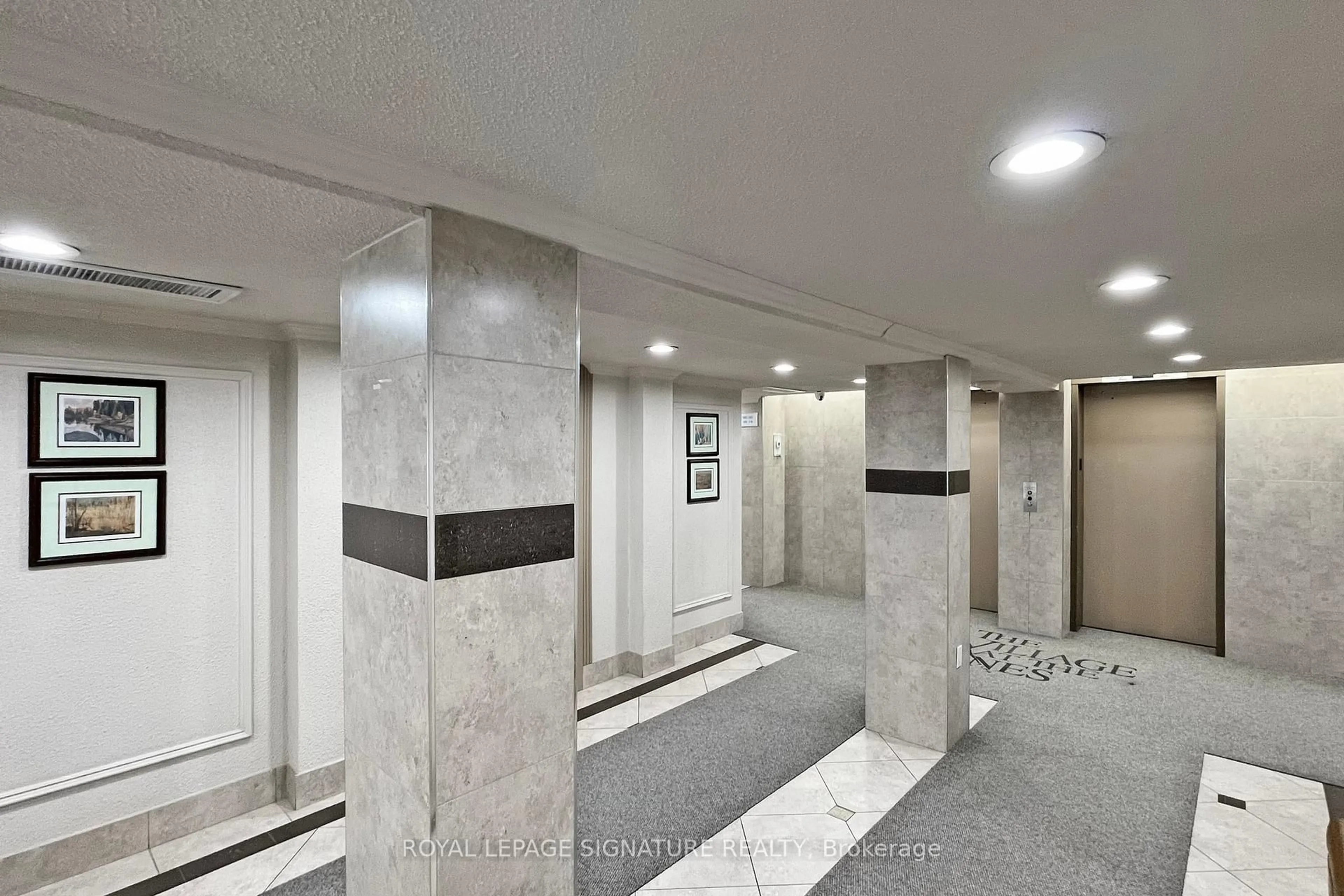 Indoor foyer for 1535 Diefenbaker Crt #109, Pickering Ontario L1V 3W2