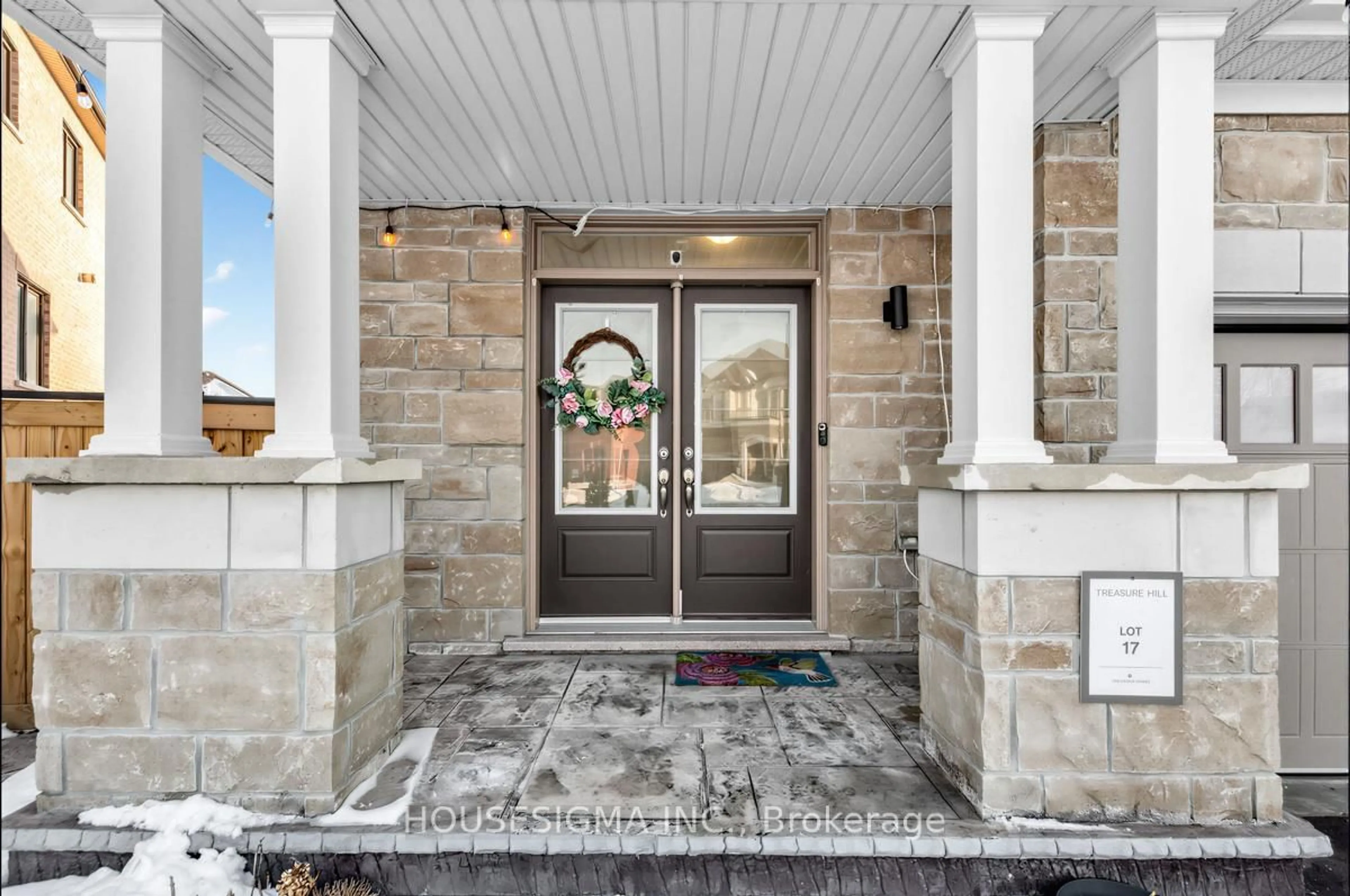 Indoor entryway for 1348 Apollo St, Oshawa Ontario L1K 3E6