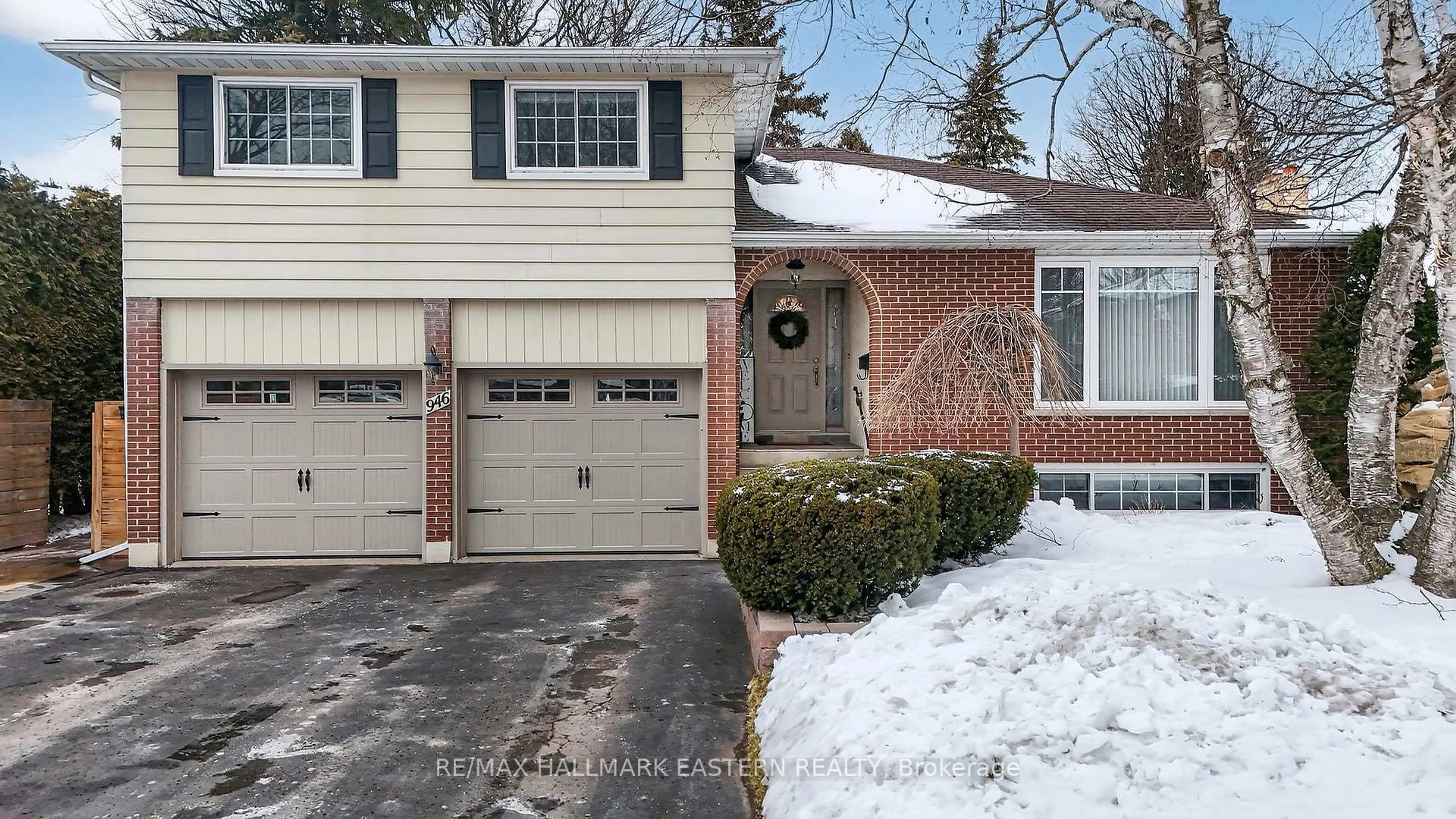 Home with brick exterior material, street for 946 Beaufort Crt, Oshawa Ontario L1G 7J8