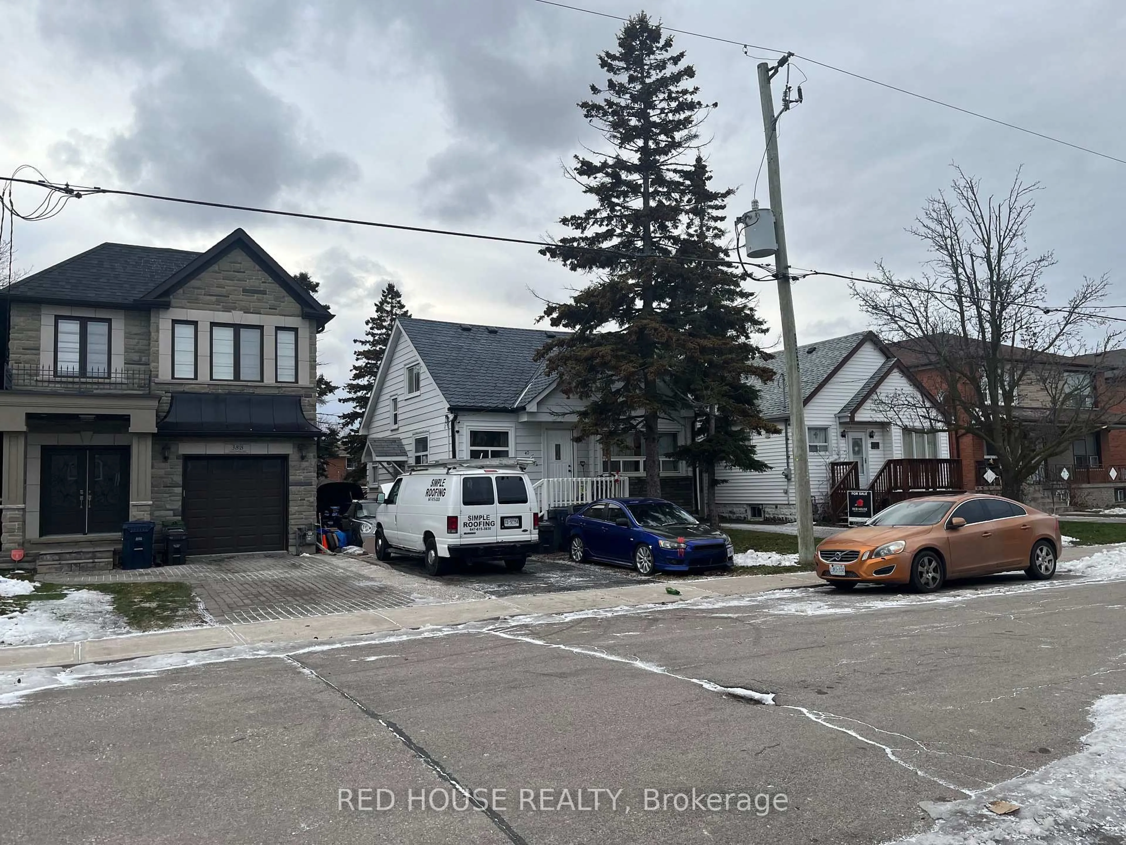 A pic from outside/outdoor area/front of a property/back of a property/a pic from drone, street for 40 North Woodrow Blvd, Toronto Ontario M1K 1W3
