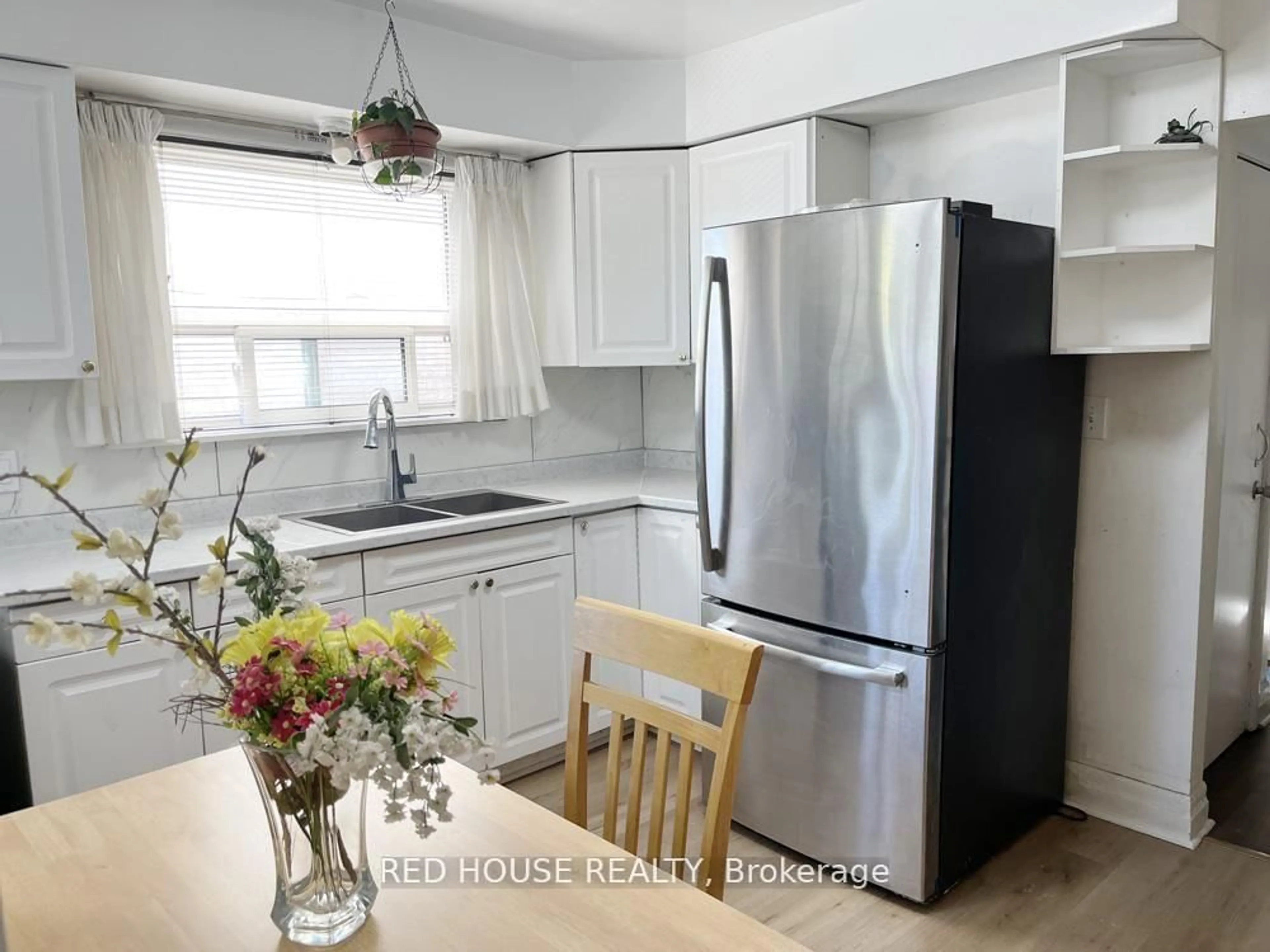Standard kitchen, unknown for 40 North Woodrow Blvd, Toronto Ontario M1K 1W3