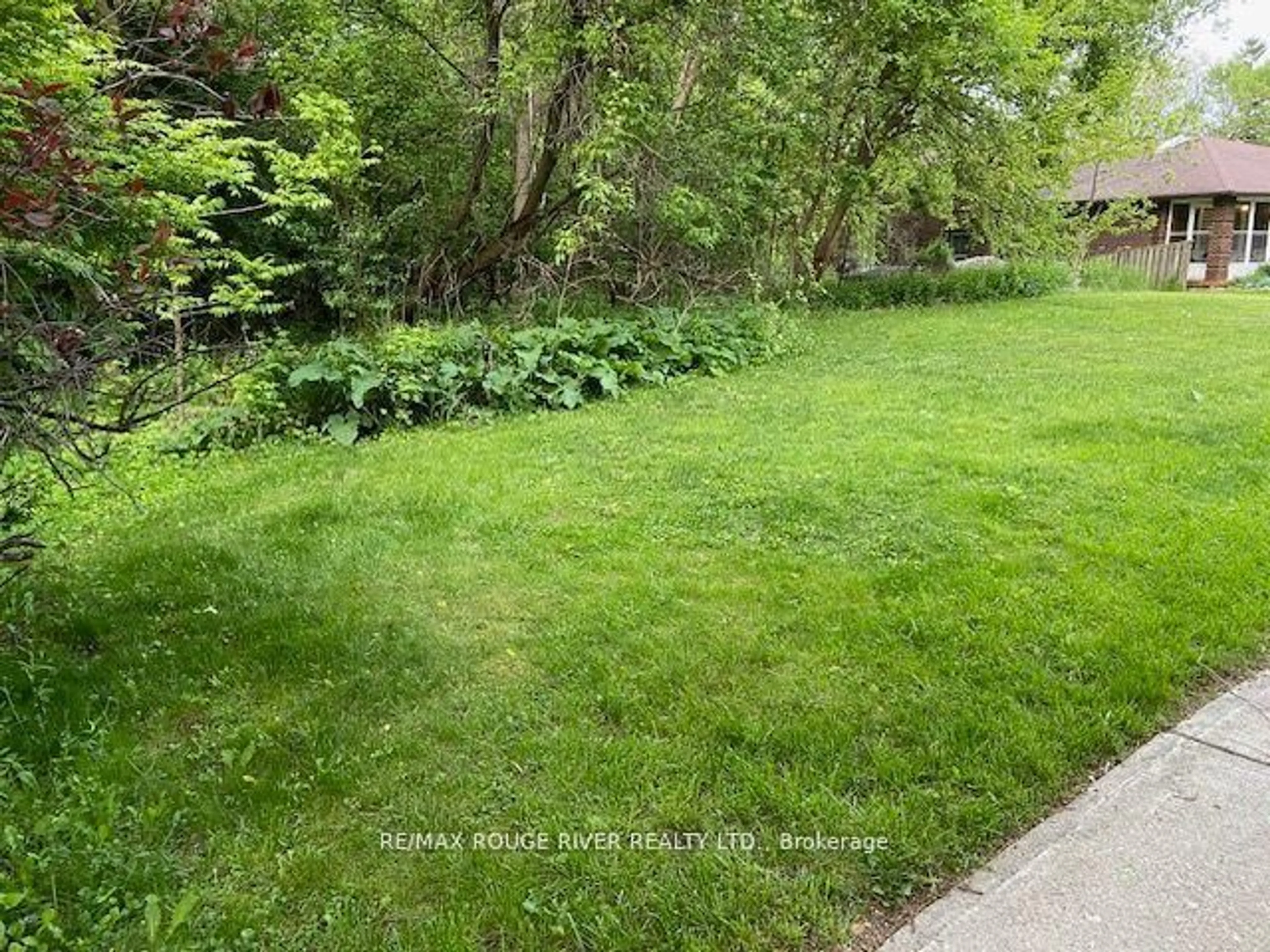 A pic from outside/outdoor area/front of a property/back of a property/a pic from drone, unknown for 72 Meadowvale Rd, Toronto Ontario M1C 1S1