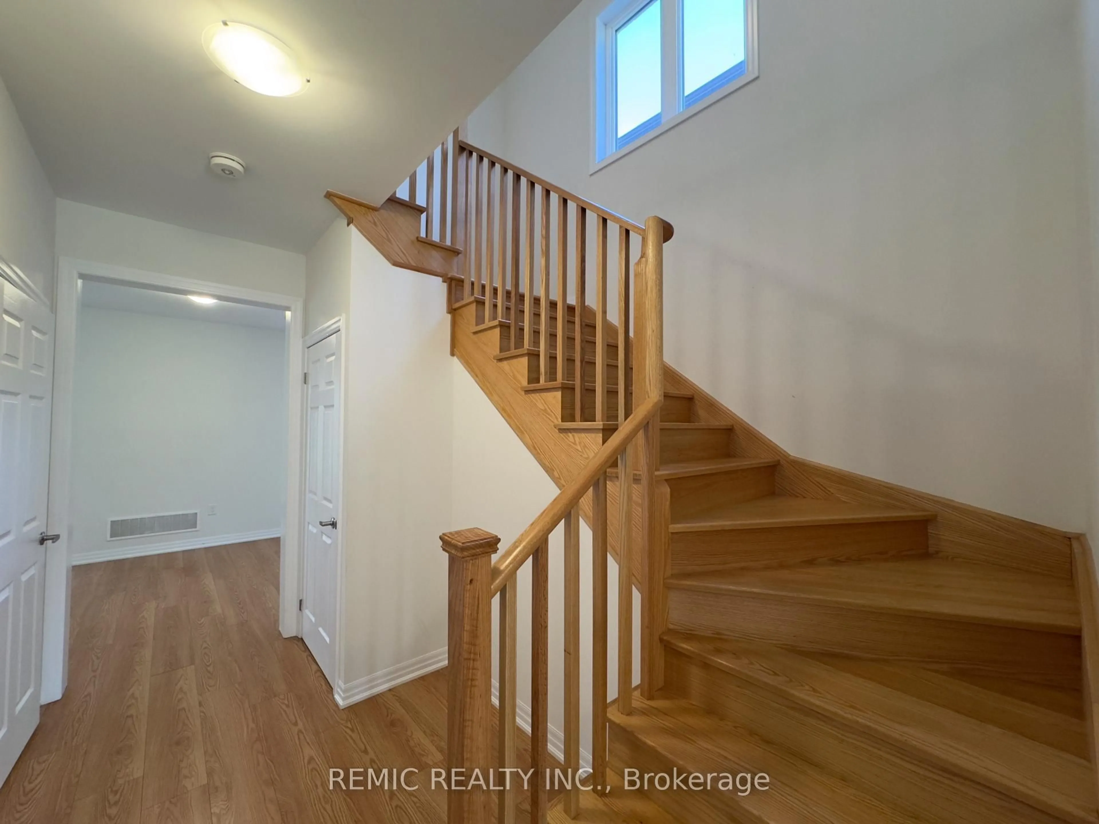 Stairs for 242 Flood Ave, Clarington Ontario L1B 0W8