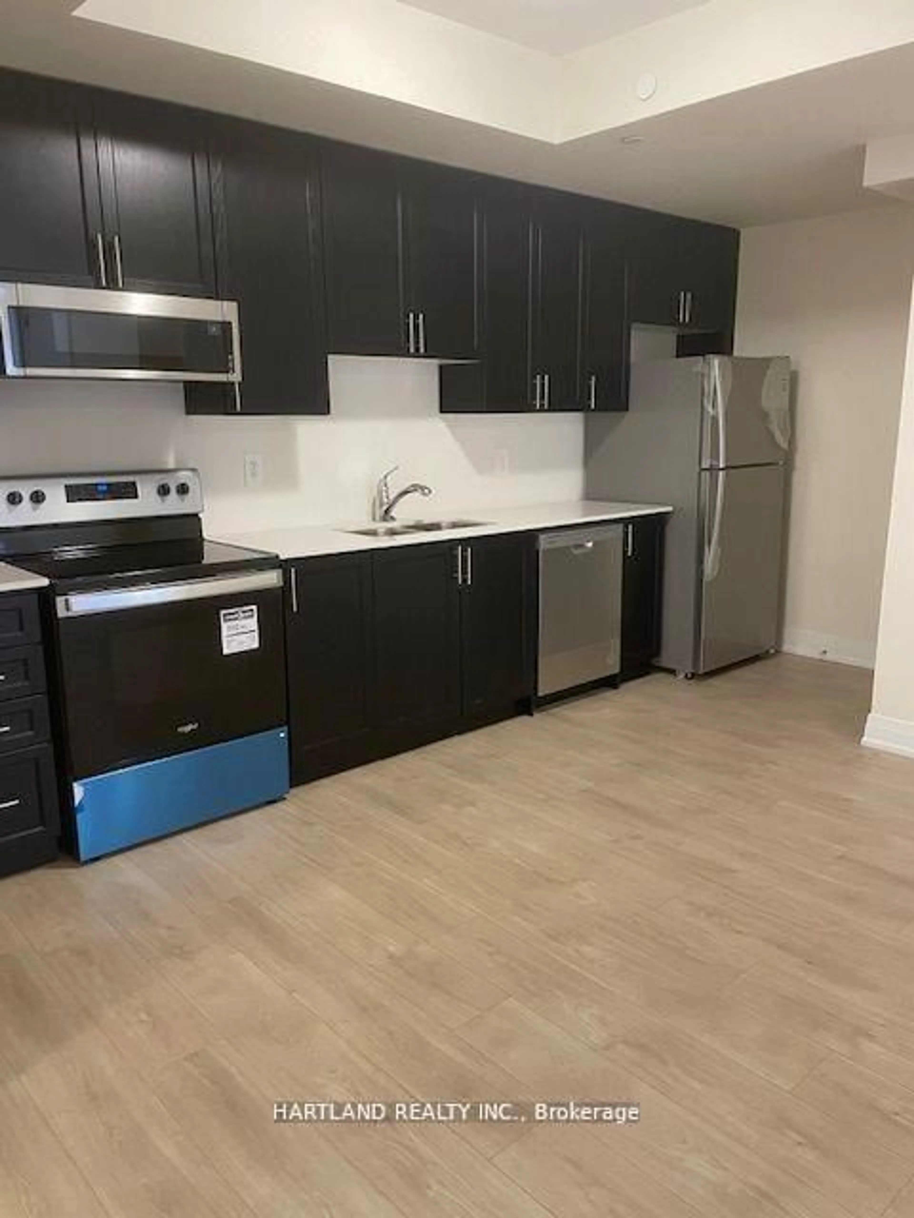 Standard kitchen, wood/laminate floor for 755 Omega Dr #127, Pickering Ontario L1V 0H1