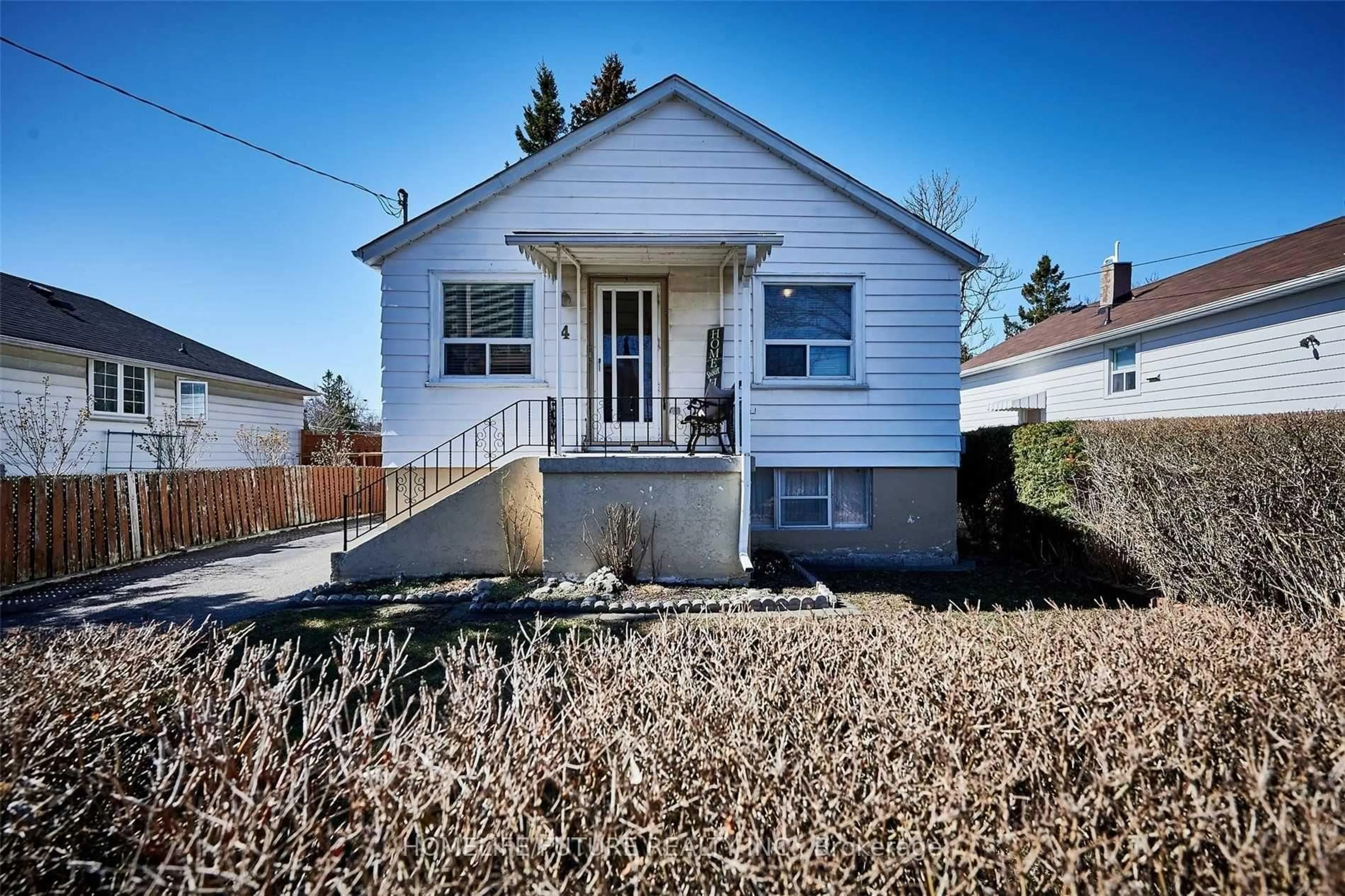 Home with vinyl exterior material, street for 4 Commonwealth Ave, Toronto Ontario M1K 4J8