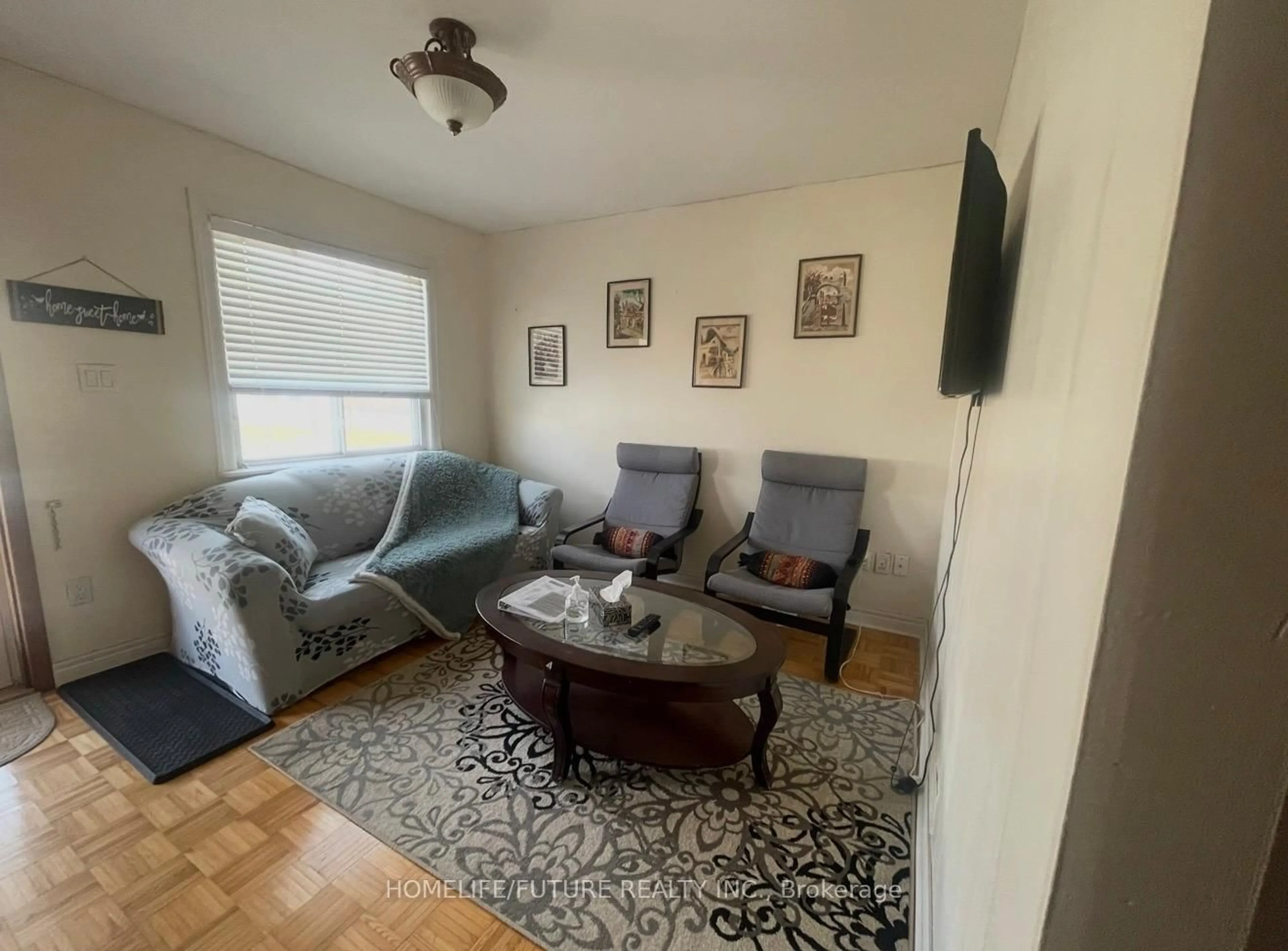 Living room with furniture, unknown for 4 Commonwealth Ave, Toronto Ontario M1K 4J8