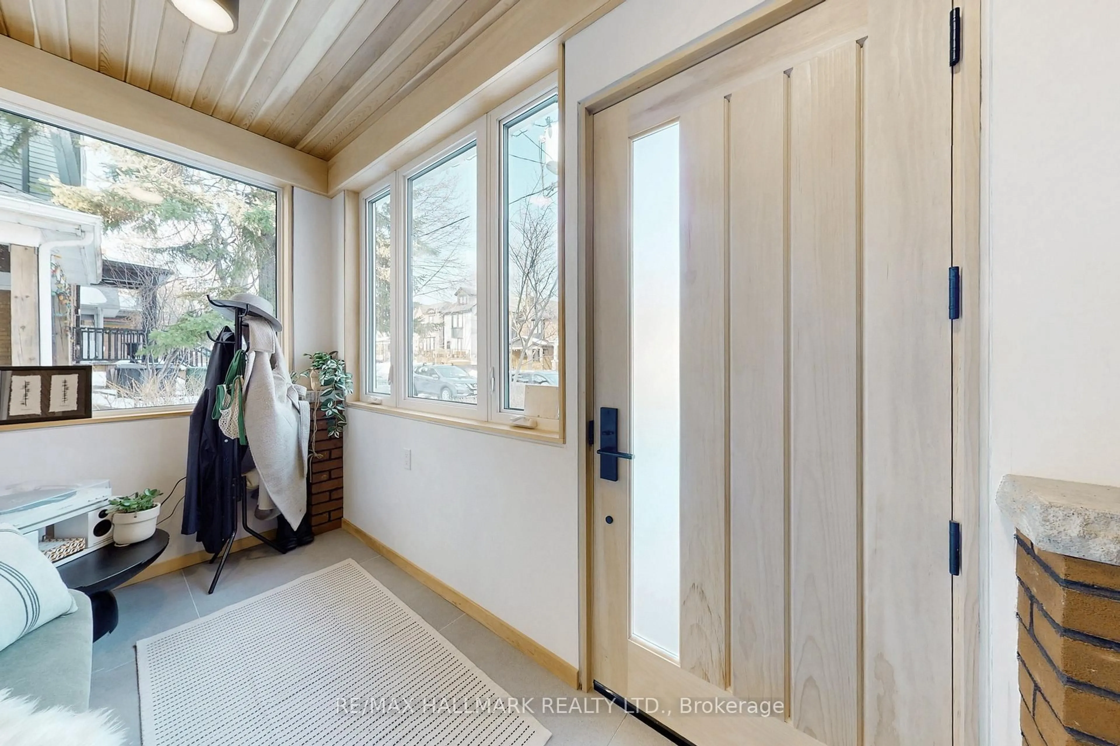 Indoor entryway for 72 Hastings Ave, Toronto Ontario M4L 2L2