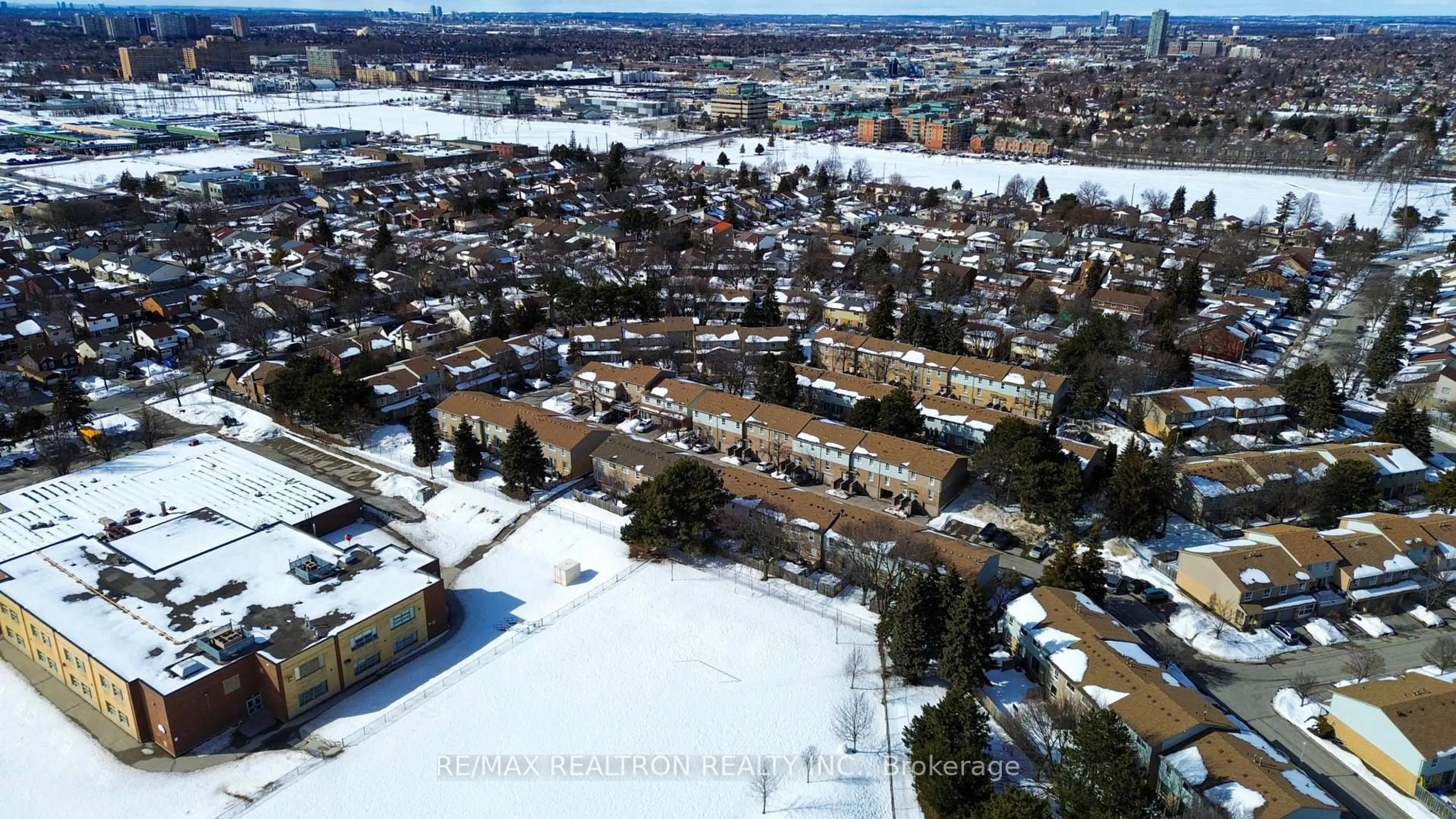 A pic from outside/outdoor area/front of a property/back of a property/a pic from drone, unknown for 201 Alexmuir Blvd #86, Toronto Ontario M1V 1S5