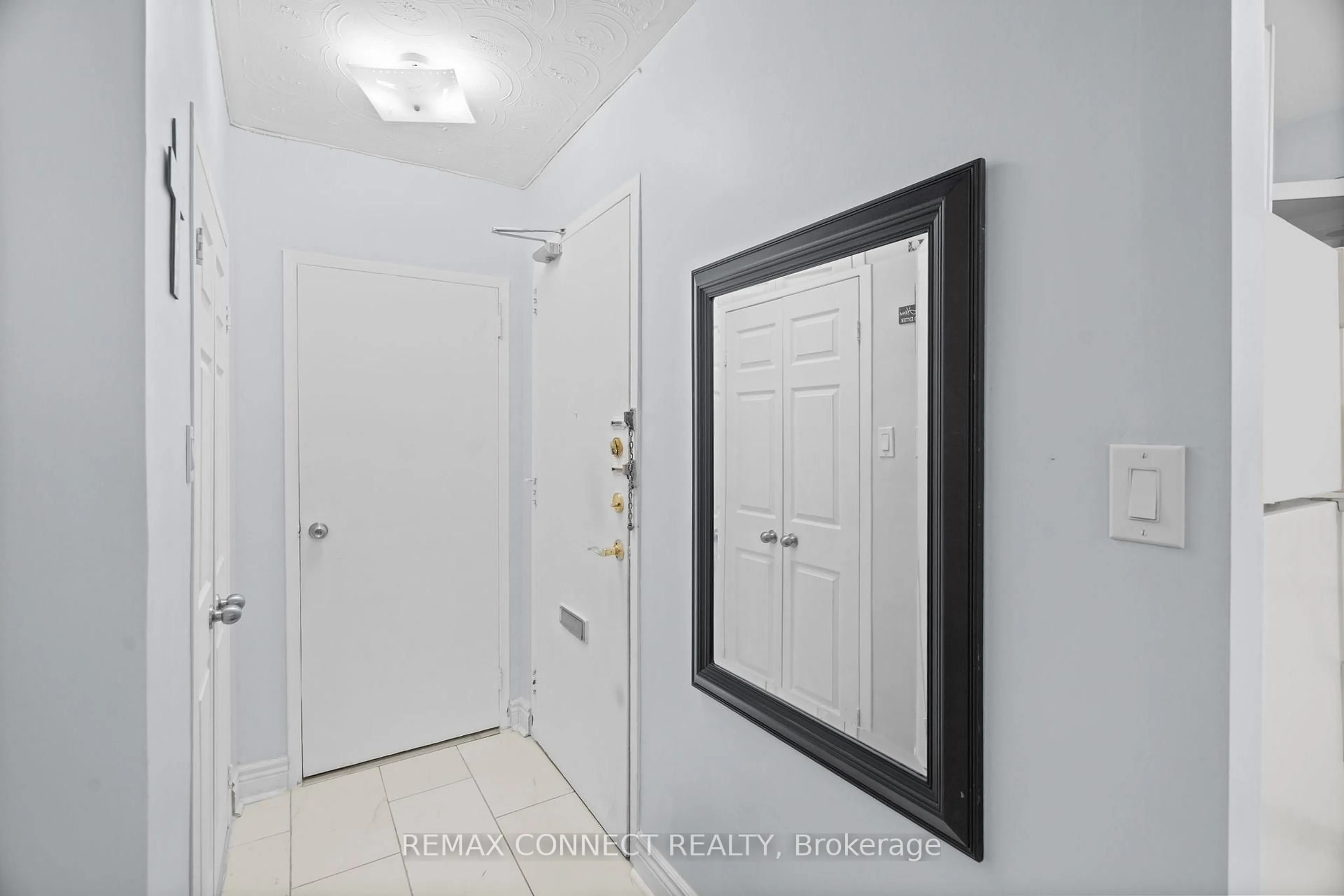 Indoor entryway for 825 Kennedy Rd #506, Toronto Ontario M1K 2E6