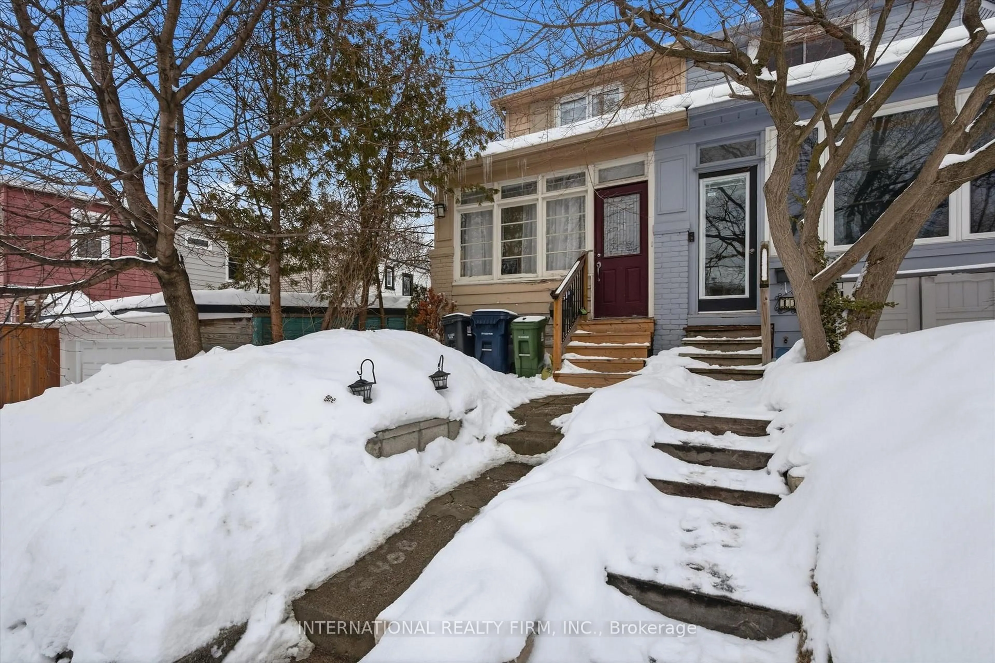 A pic from outside/outdoor area/front of a property/back of a property/a pic from drone, street for 116 Merrill Ave, Toronto Ontario M4C 1C9