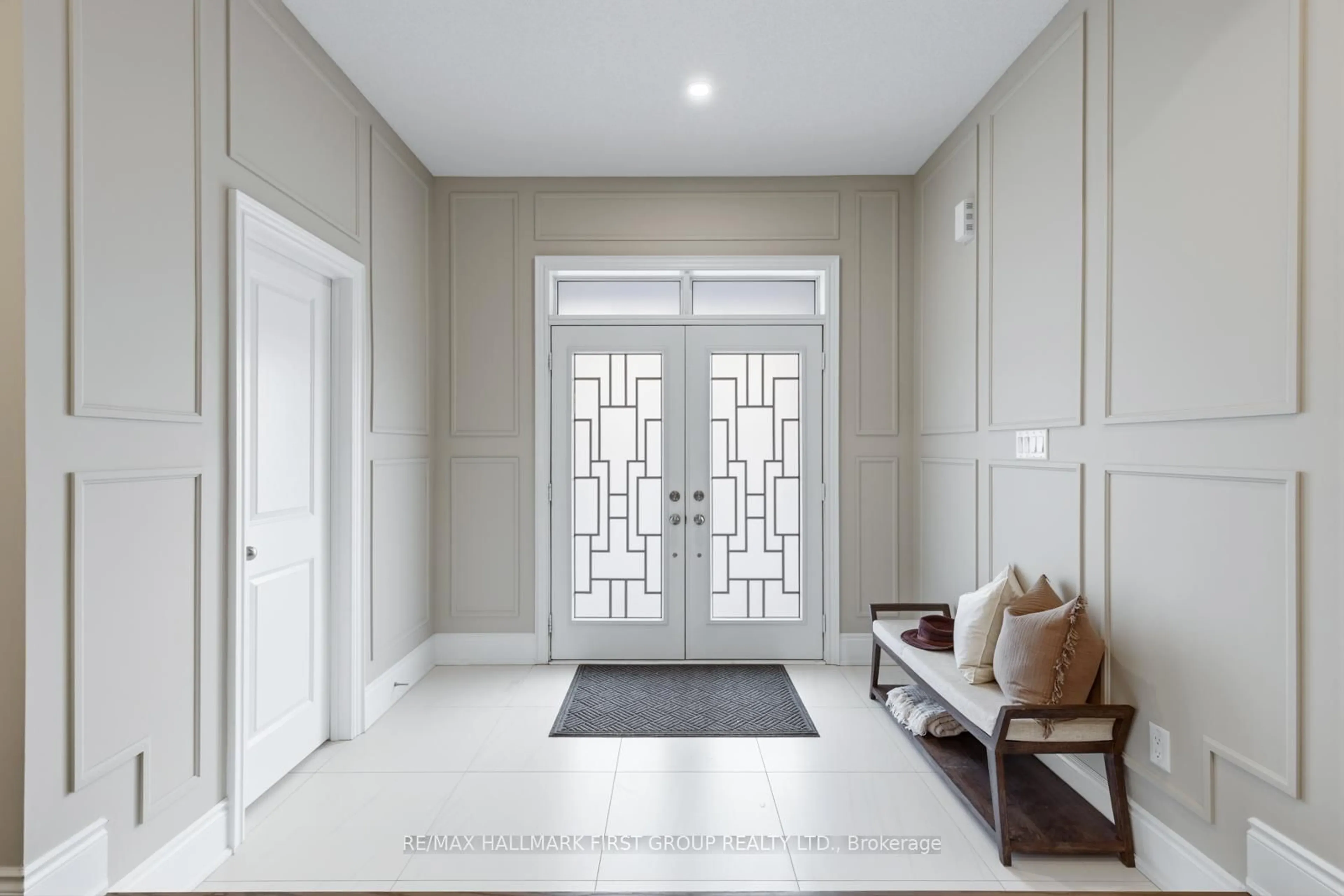 Indoor entryway for 38 Priory Dr, Whitby Ontario L1P 0L1