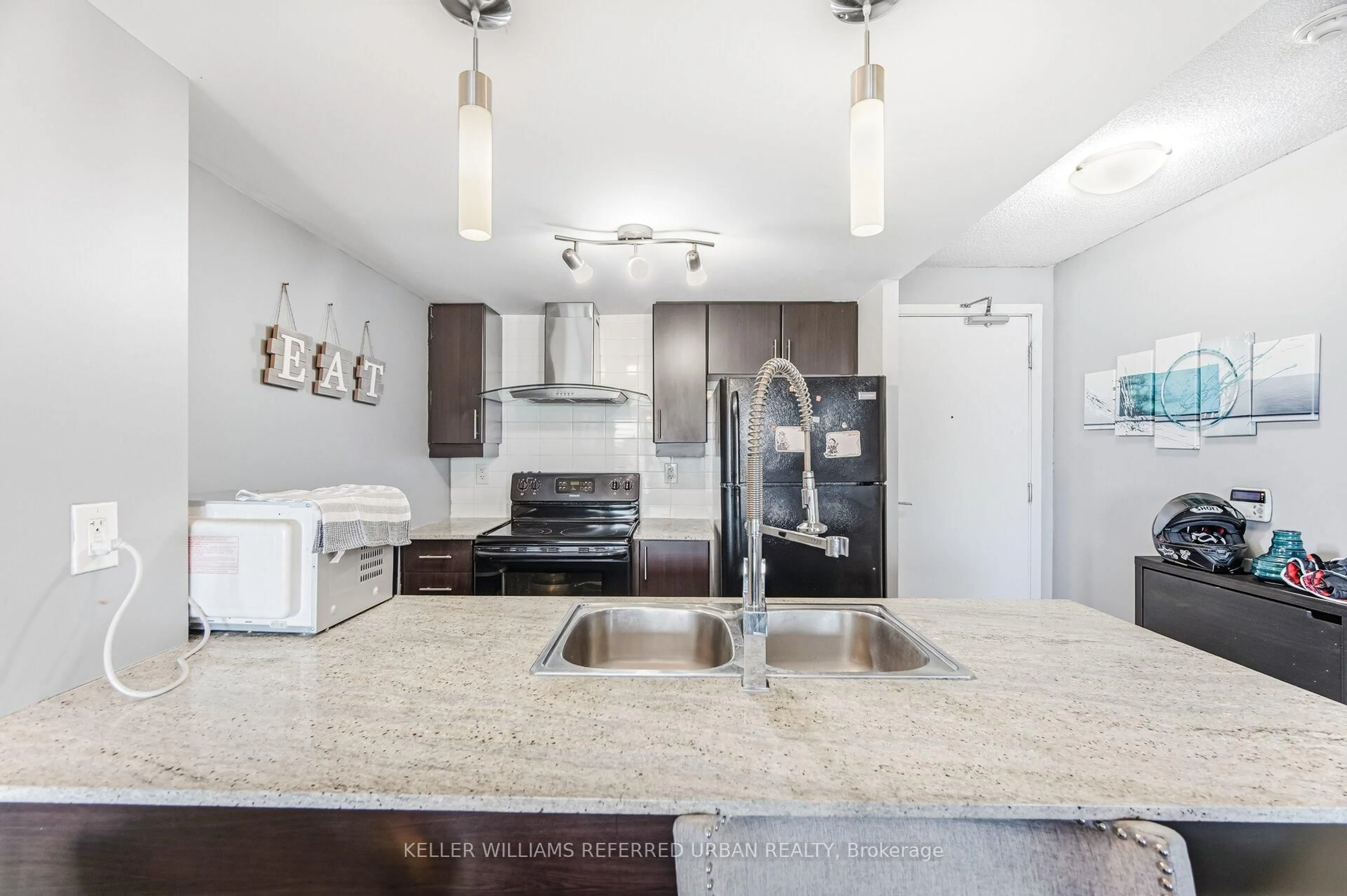 Open concept kitchen, ceramic/tile floor for 25 Town Centre Crt #3203, Toronto Ontario M1P 0B4