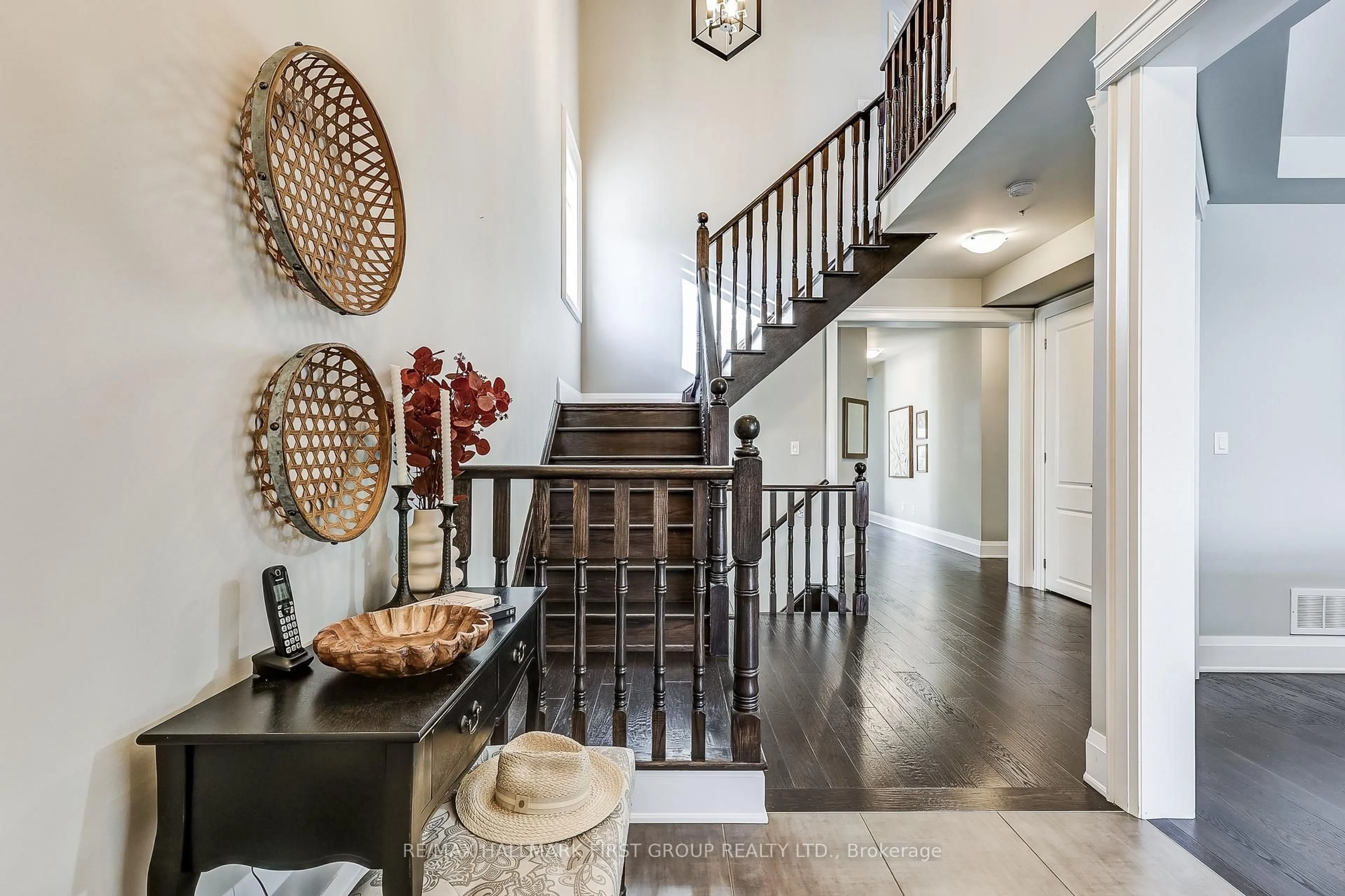 Indoor entryway for 40 Endeavour Crt, Whitby Ontario L1P 0B5