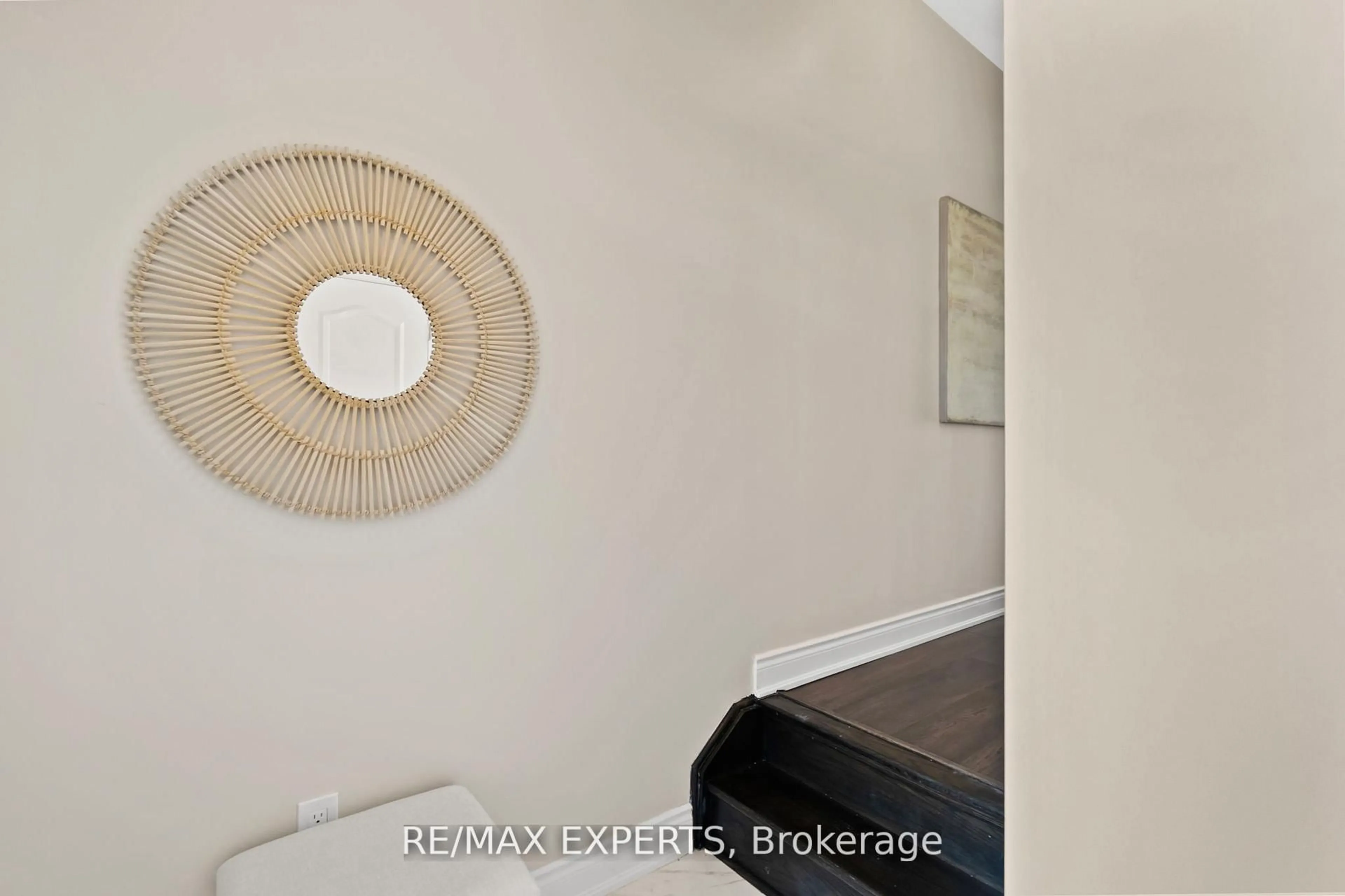 Indoor entryway for 2538 Winter Words Dr, Oshawa Ontario L1L 0S7