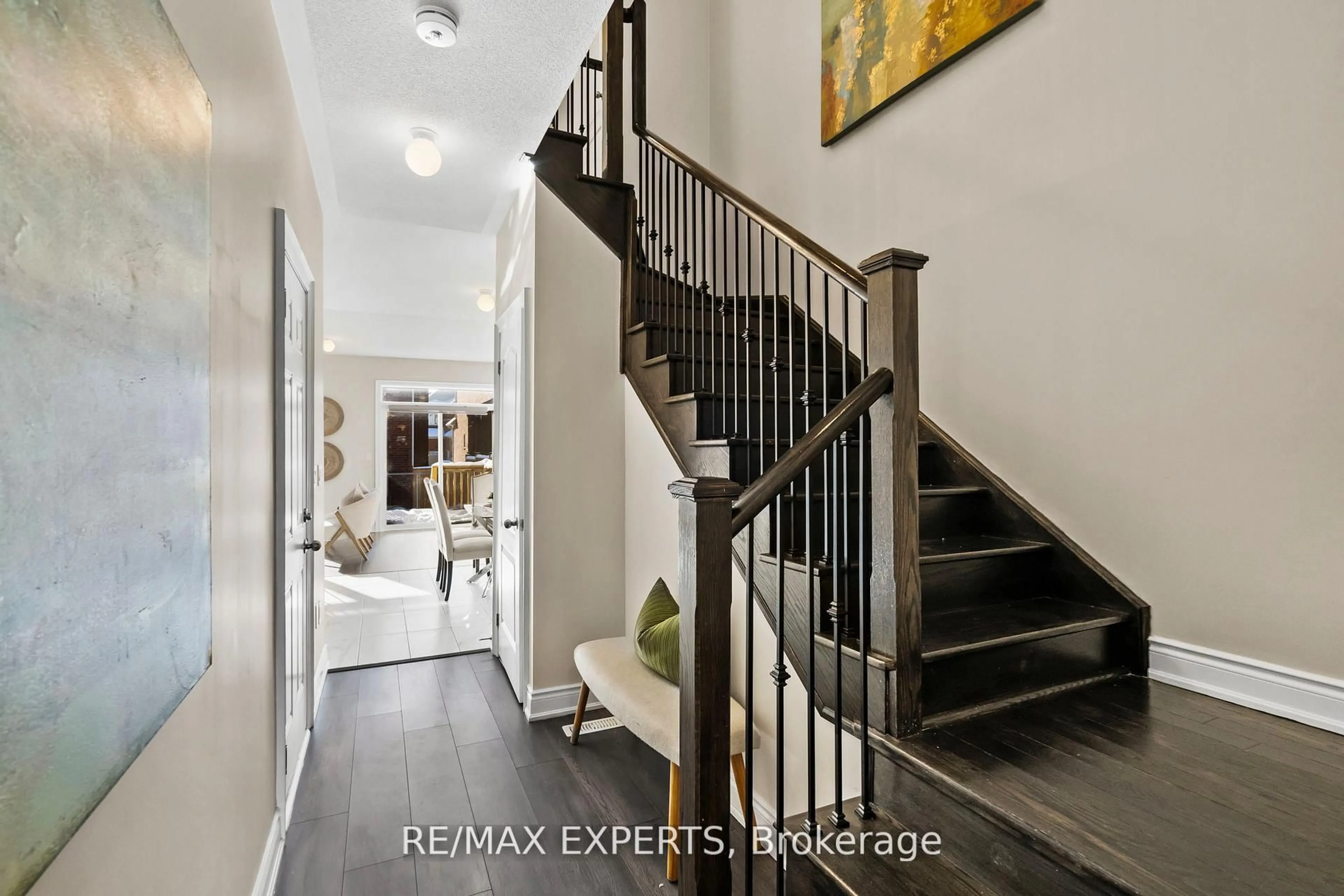 Indoor entryway for 2538 Winter Words Dr, Oshawa Ontario L1L 0S7