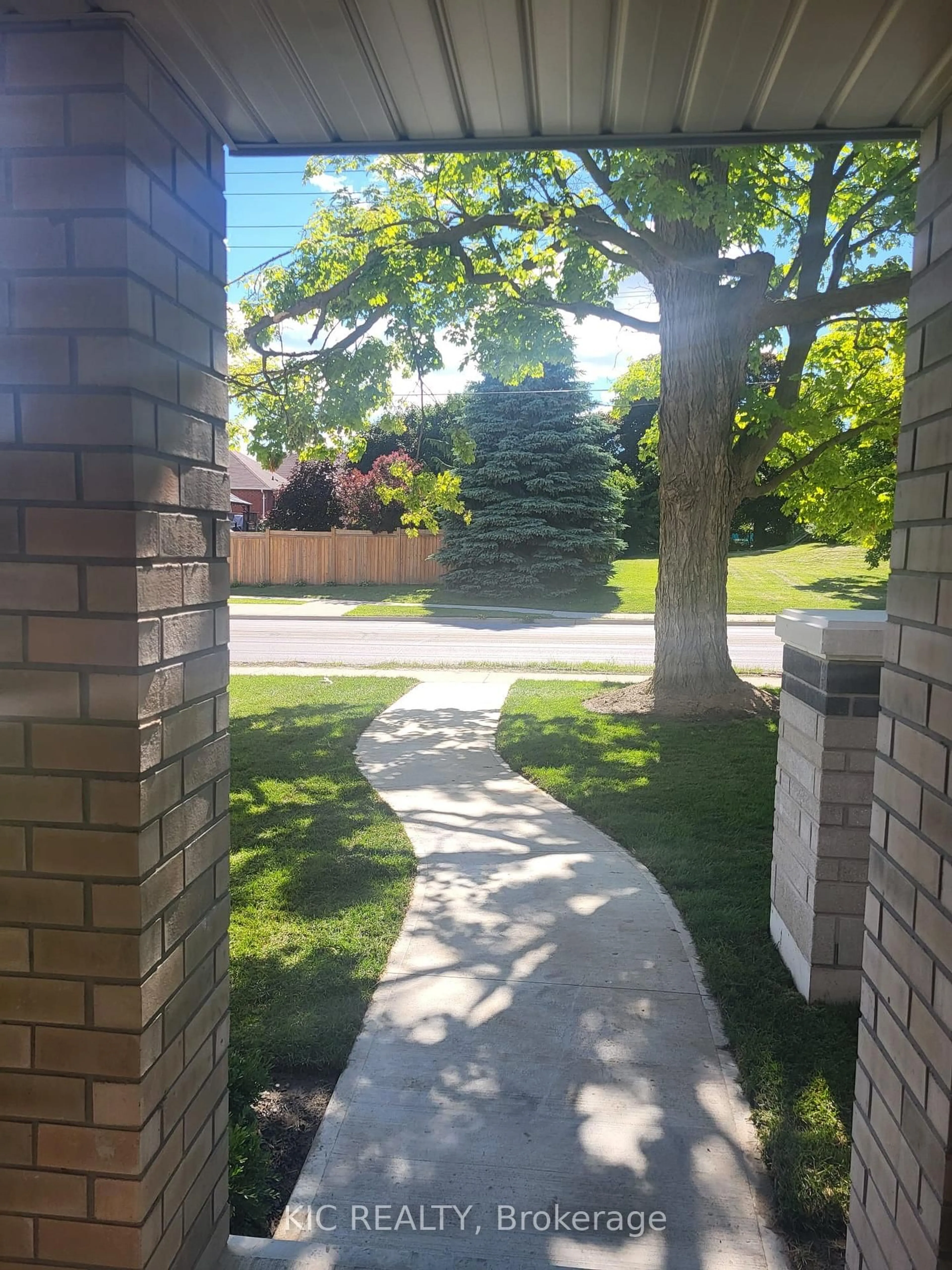 A pic from outside/outdoor area/front of a property/back of a property/a pic from drone, street for 1557 Green Rd, Clarington Ontario L1C 7E5