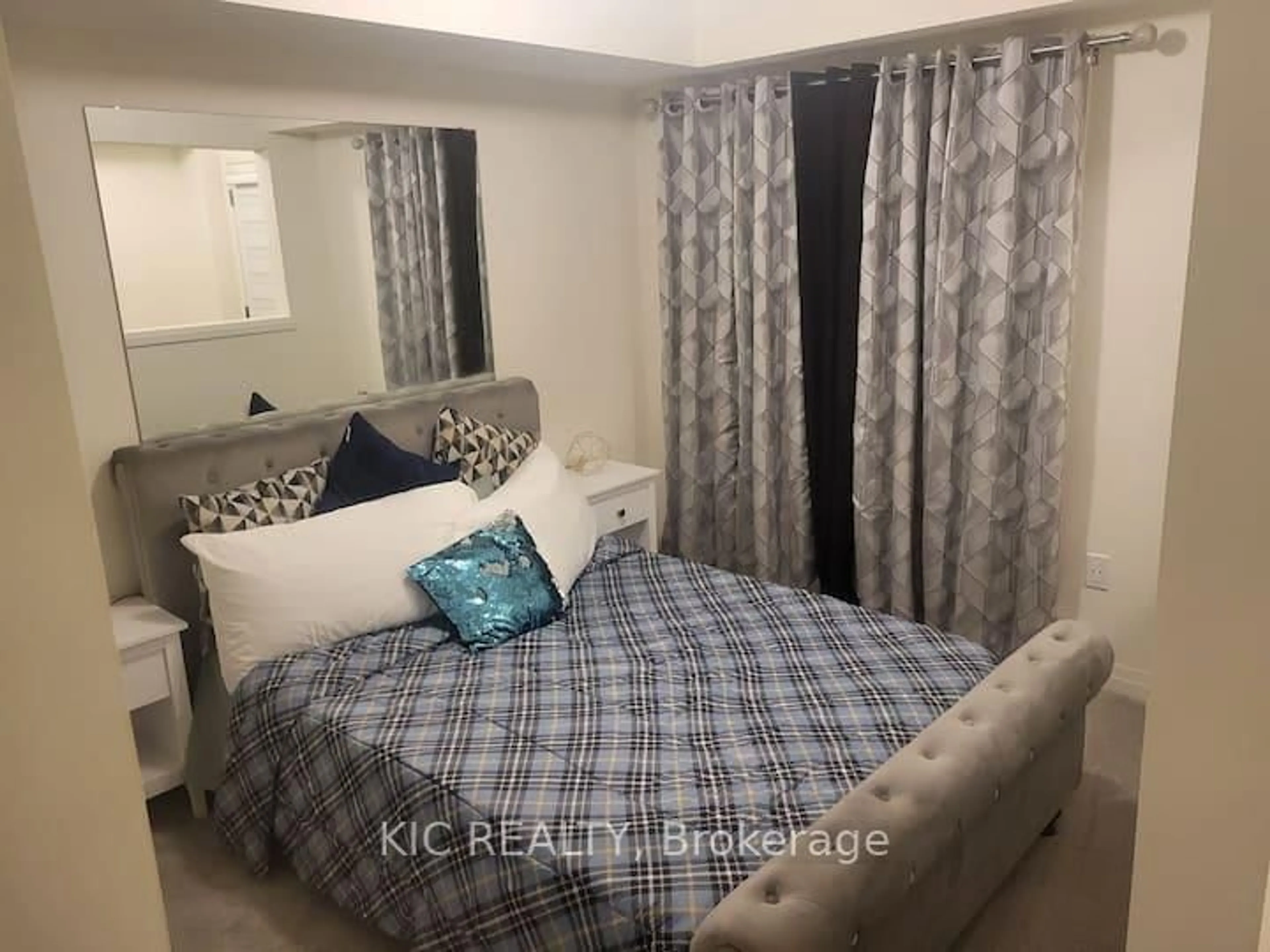 A pic of a room for 1557 Green Rd, Clarington Ontario L1C 7E5