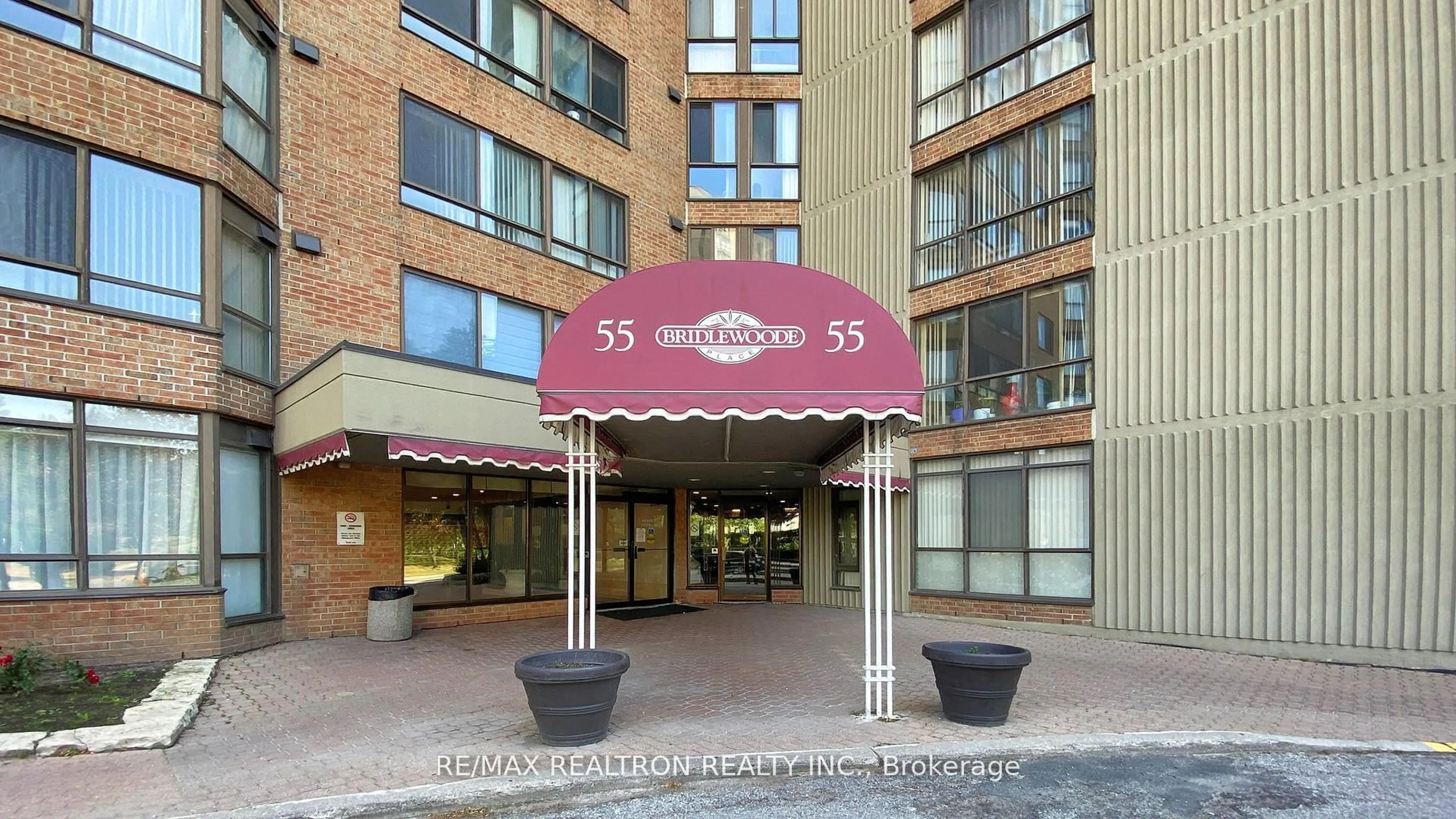 Indoor foyer for 55 Bamburgh Circ #2008, Toronto Ontario M1W 3V4