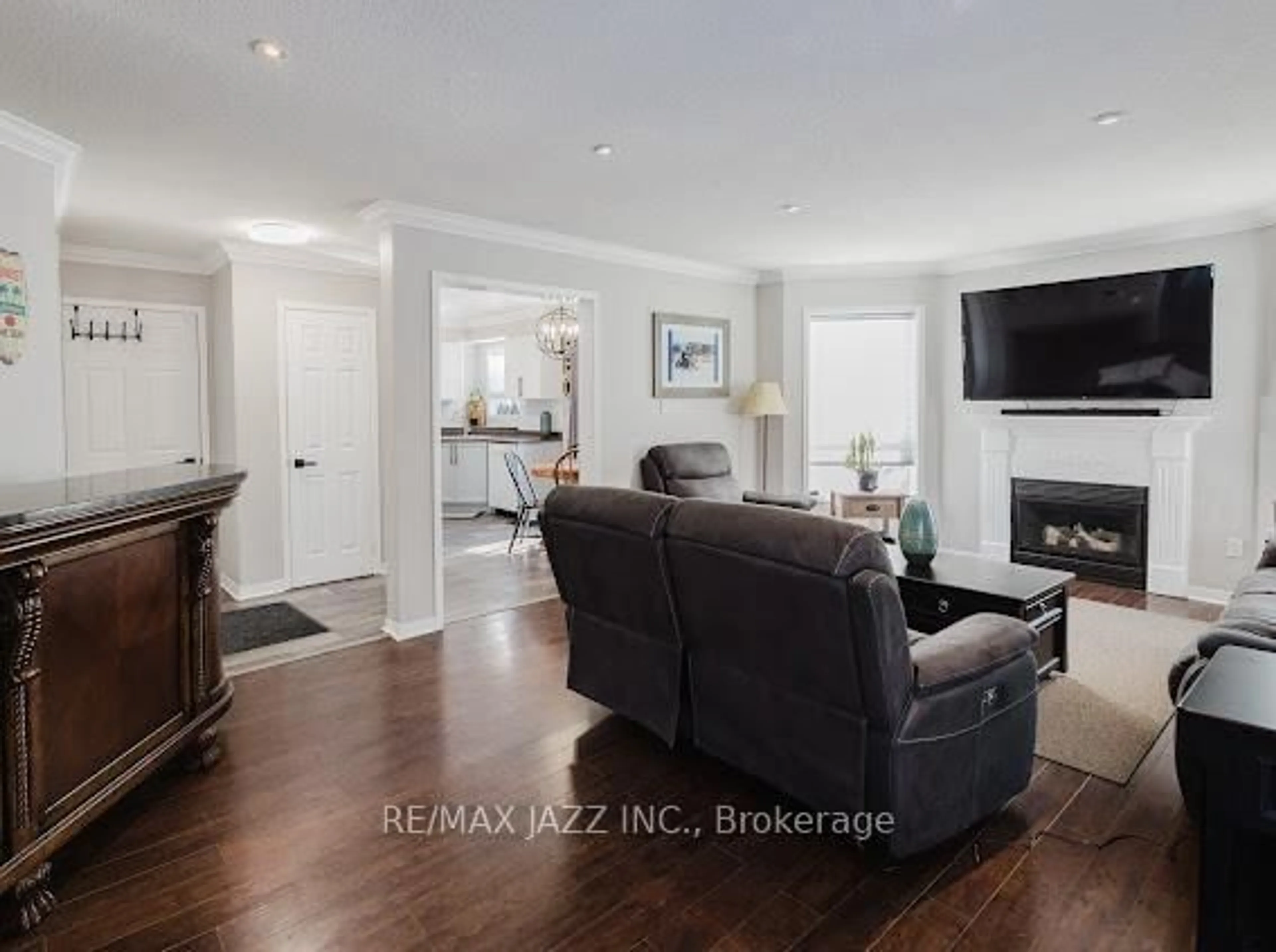 Living room with furniture, wood/laminate floor for 104 Calwell Dr, Scugog Ontario L9L 1T7