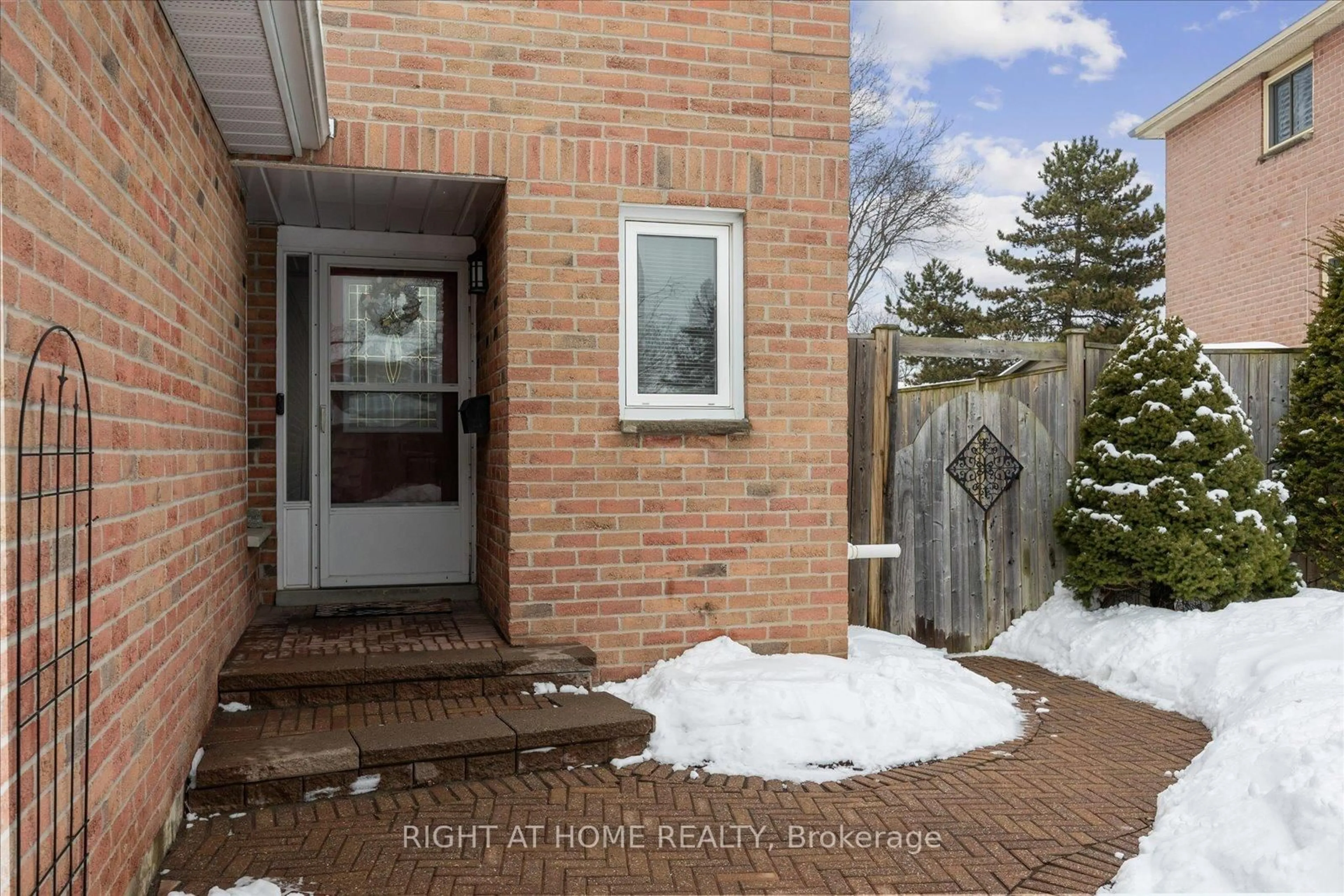 Indoor entryway for 266 Rands Rd, Ajax Ontario L1S 3Y5