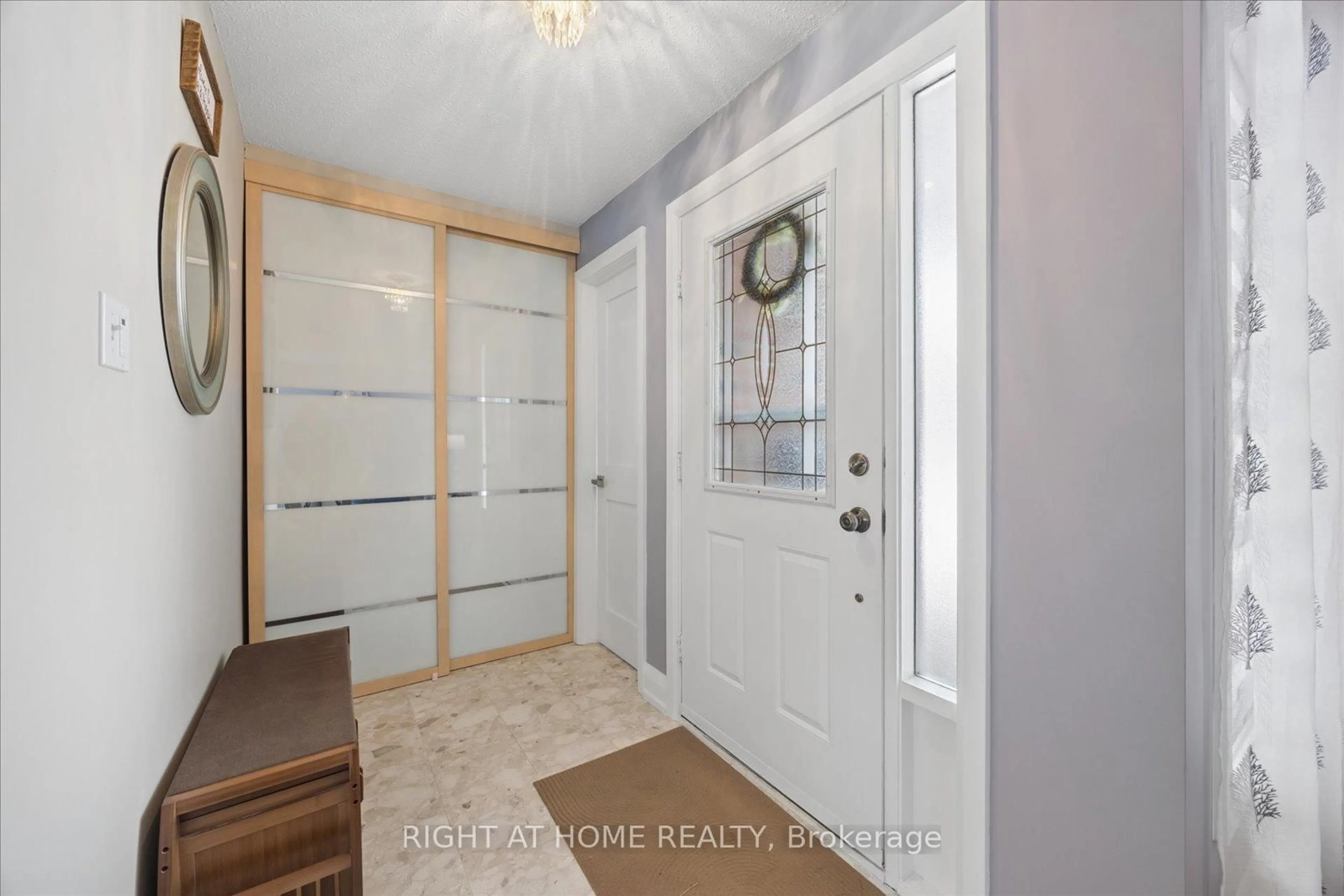 Indoor entryway for 266 Rands Rd, Ajax Ontario L1S 3Y5