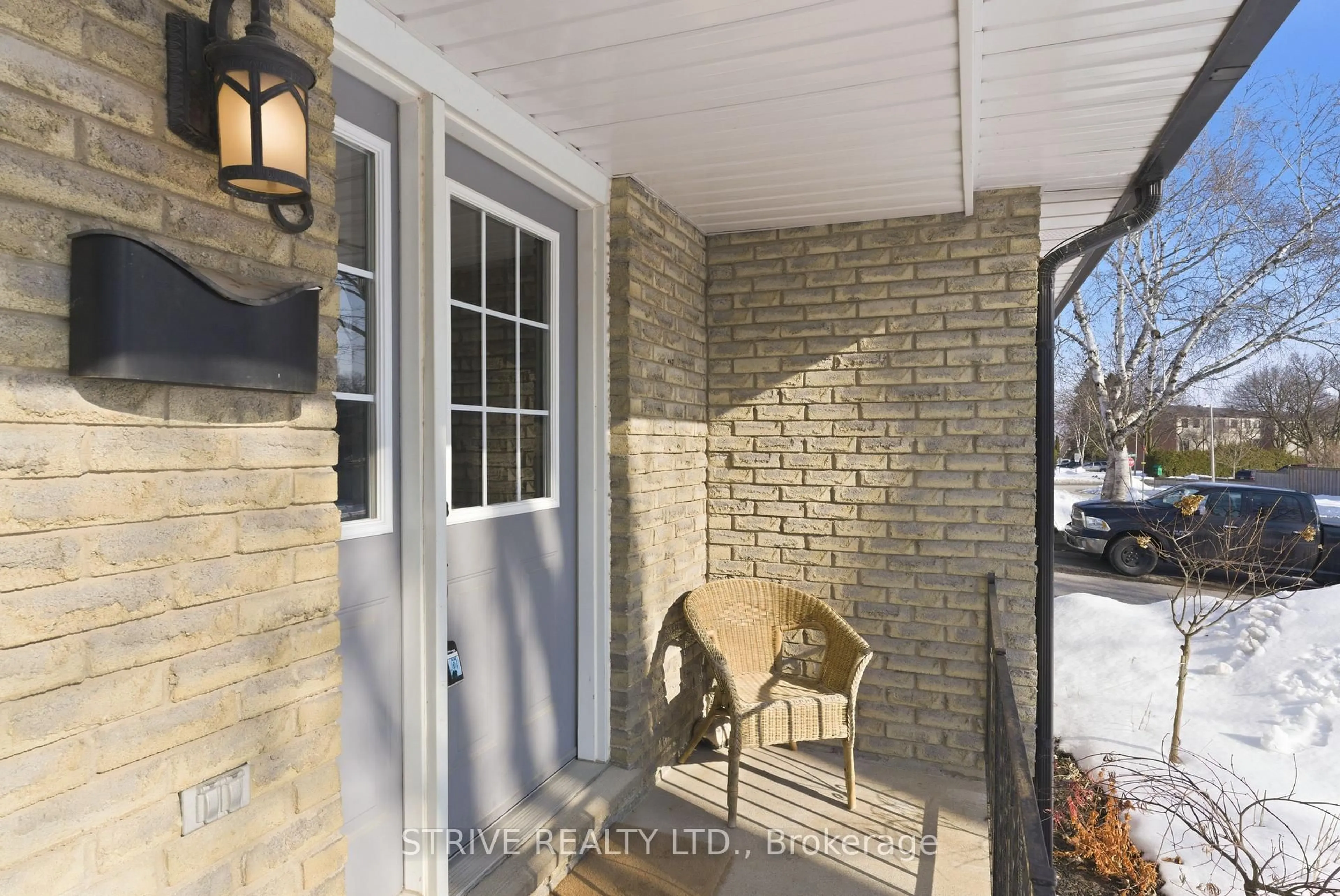 Indoor entryway for 8 Quinn Dr, Clarington Ontario L1C 3T1