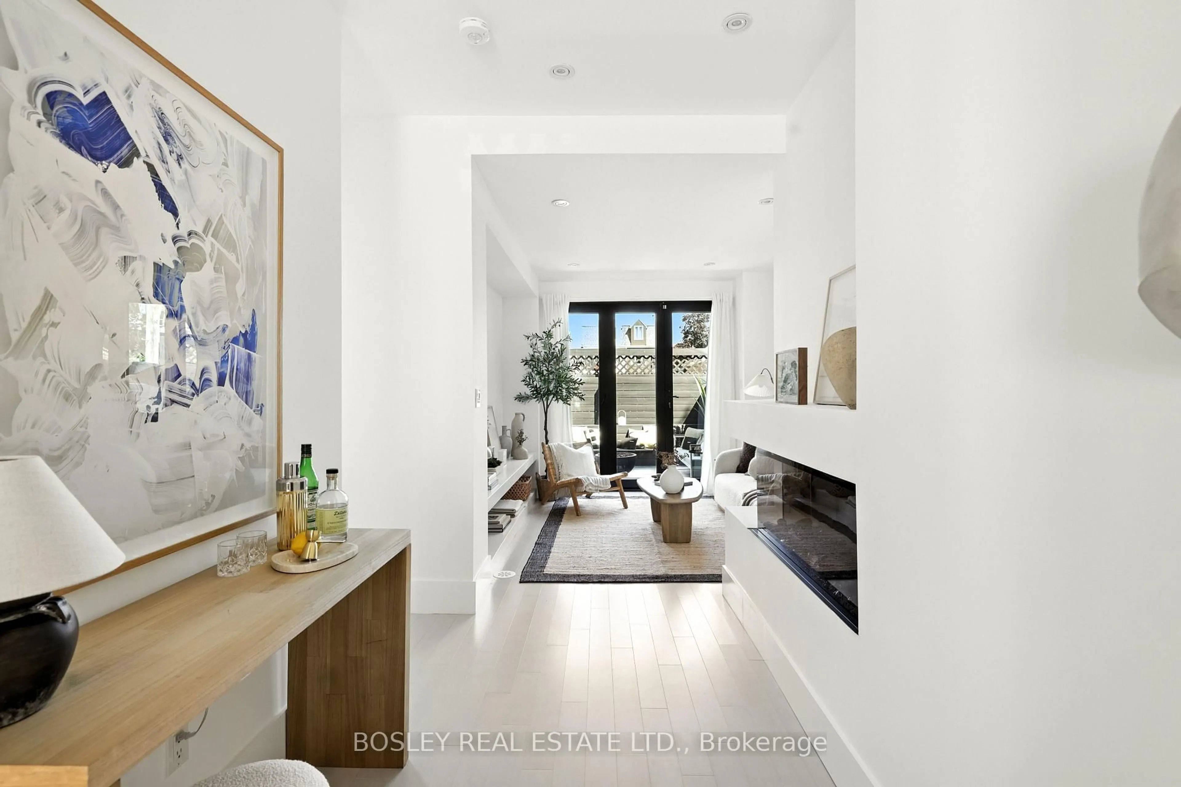 Indoor entryway for 137 Munro St, Toronto Ontario M4M 2B8