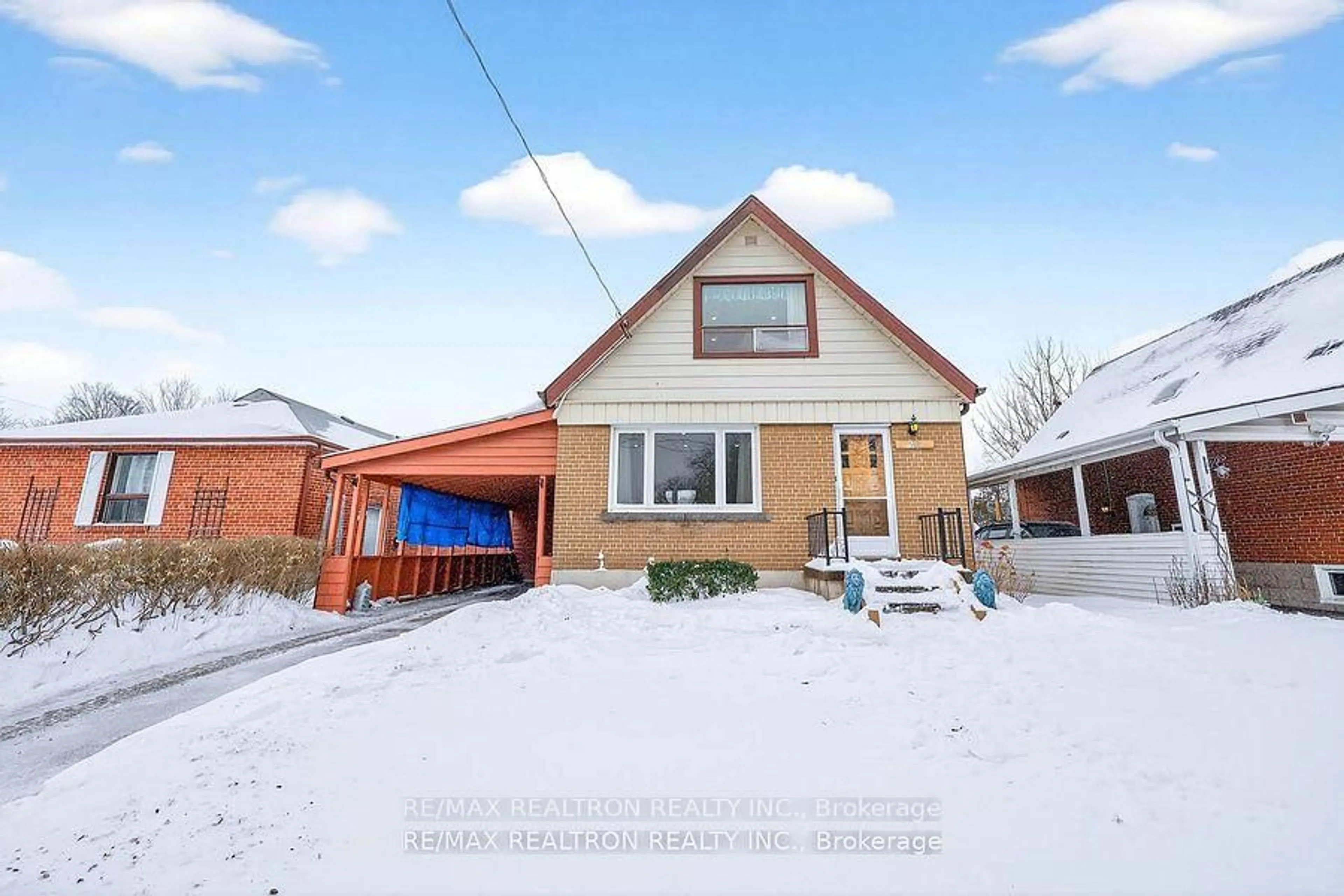 A pic from outside/outdoor area/front of a property/back of a property/a pic from drone, street for 25 Merryfield Dr, Toronto Ontario M1P 1J3