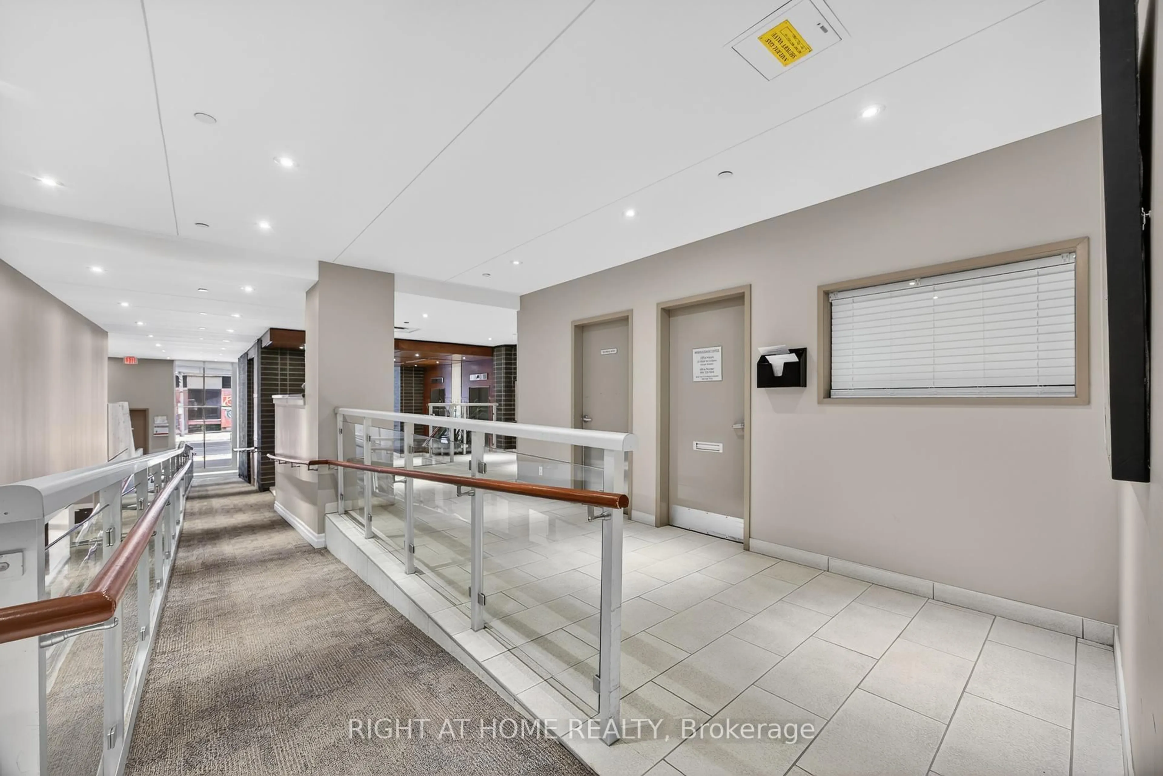 Unknown for 44 Bond St #518, Oshawa Ontario L1G 6R2