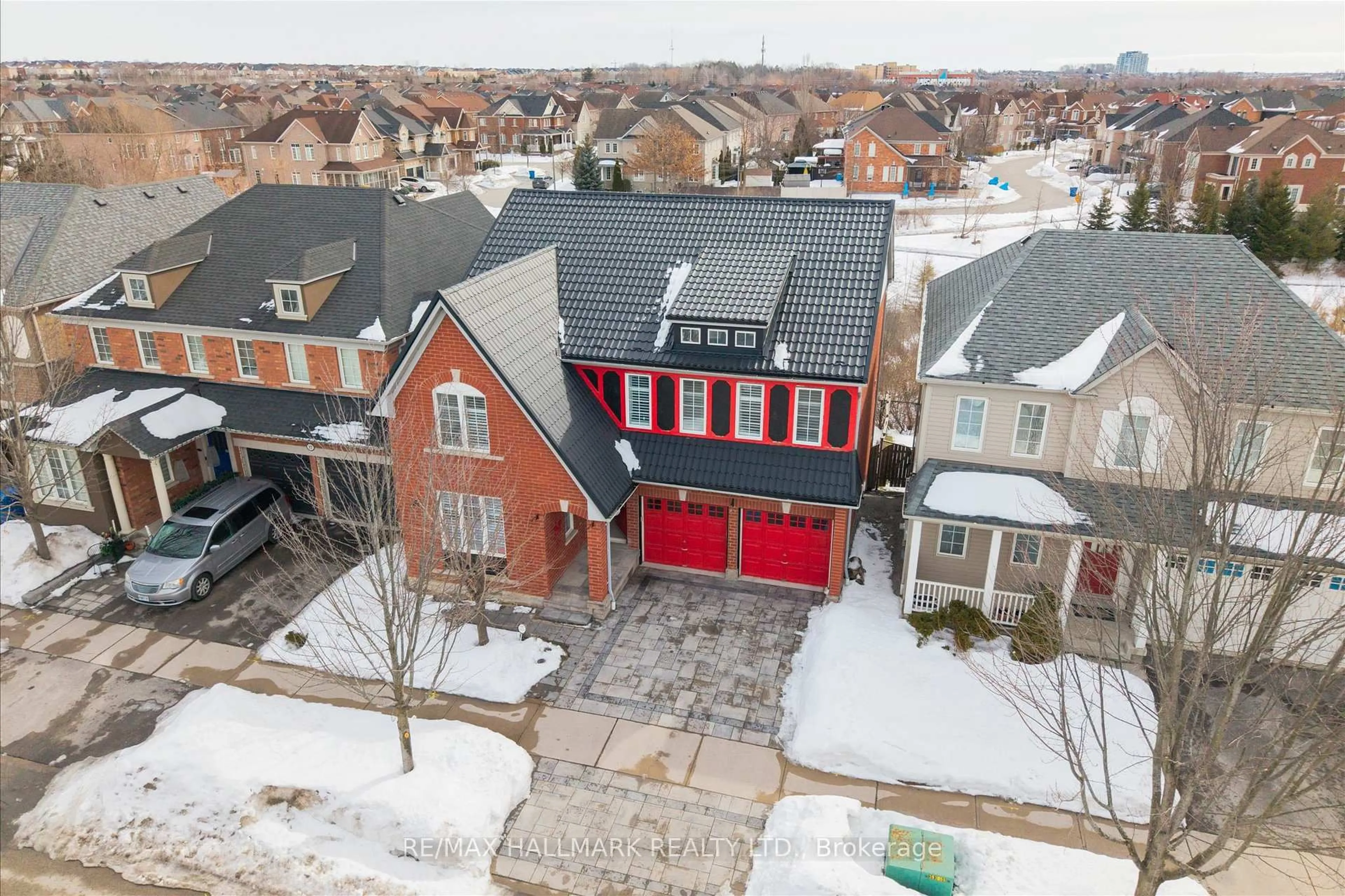 A pic from outside/outdoor area/front of a property/back of a property/a pic from drone, street for 35 Haskell Ave, Ajax Ontario L1T 4Y8