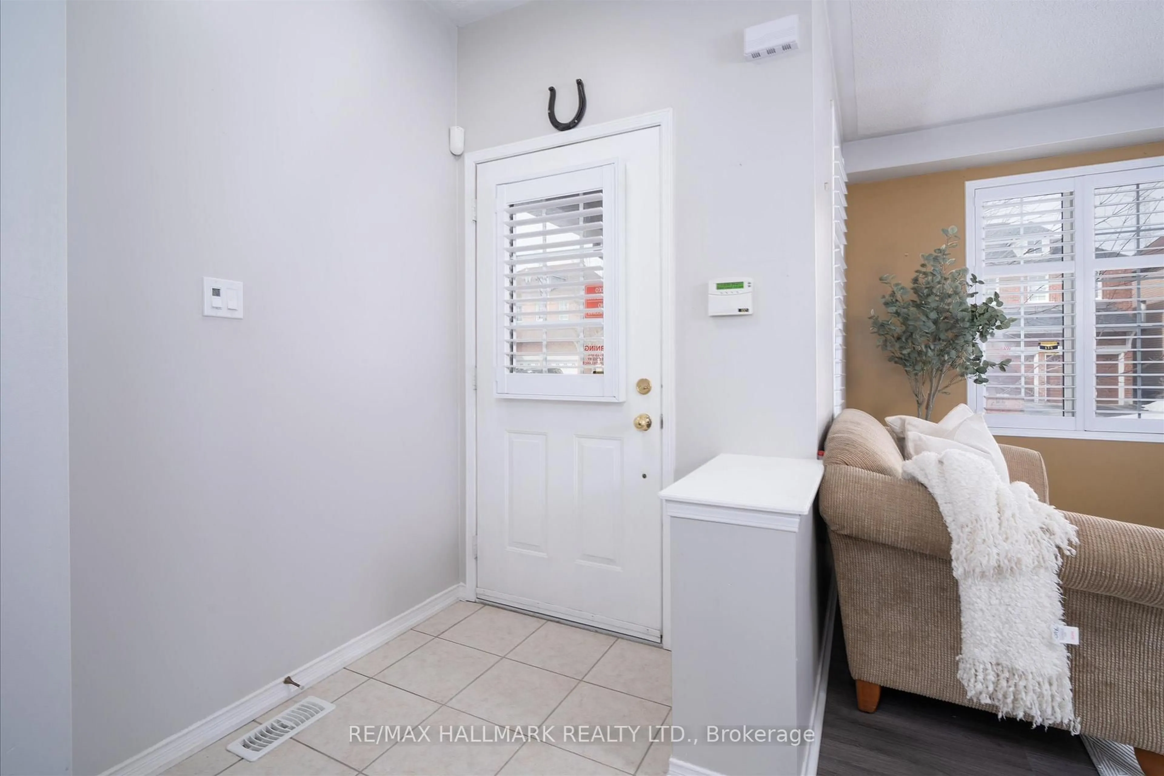 Indoor entryway for 35 Haskell Ave, Ajax Ontario L1T 4Y8