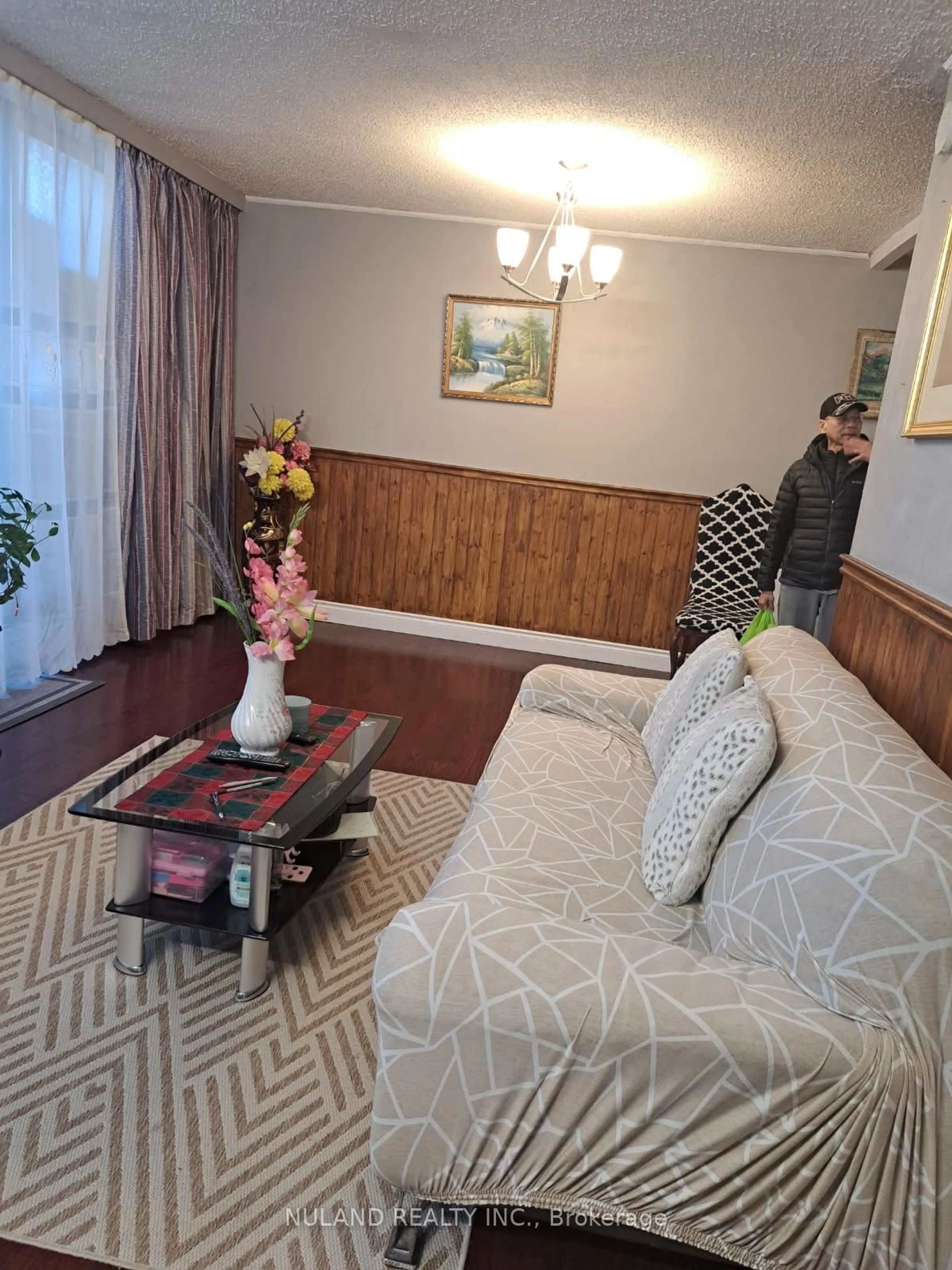 Living room with furniture, wood/laminate floor for 665 Kennedy Rd #307, Toronto Ontario M1K 5E2